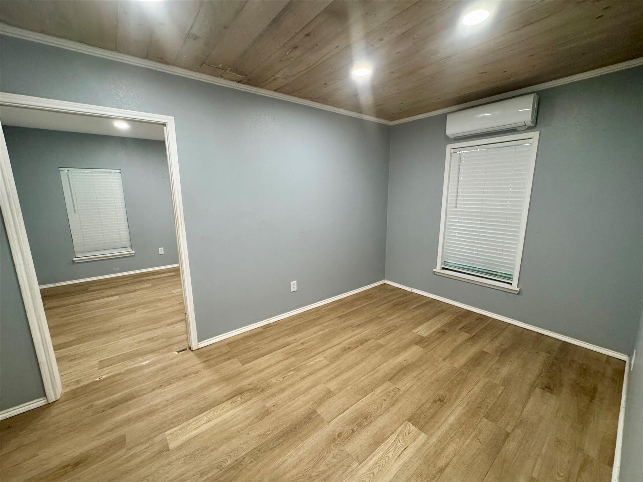 1405 S Commerce St, Lockhart, TX 78644
