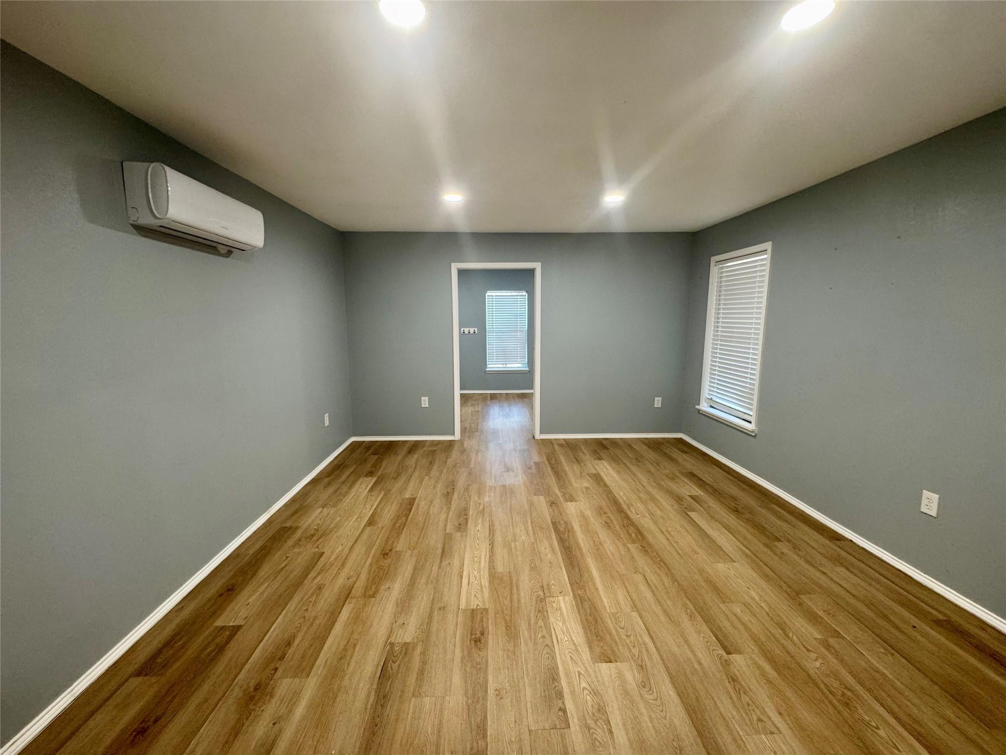 1405 S Commerce St, Lockhart, TX 78644