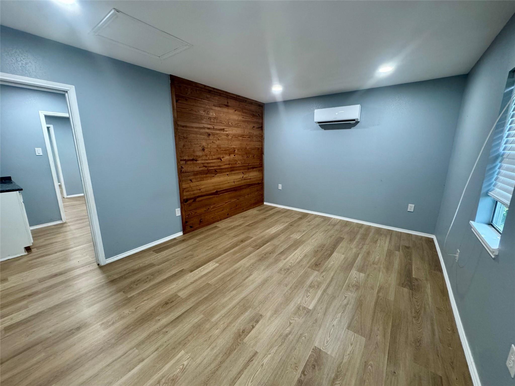 1405 S Commerce St, Lockhart, TX 78644