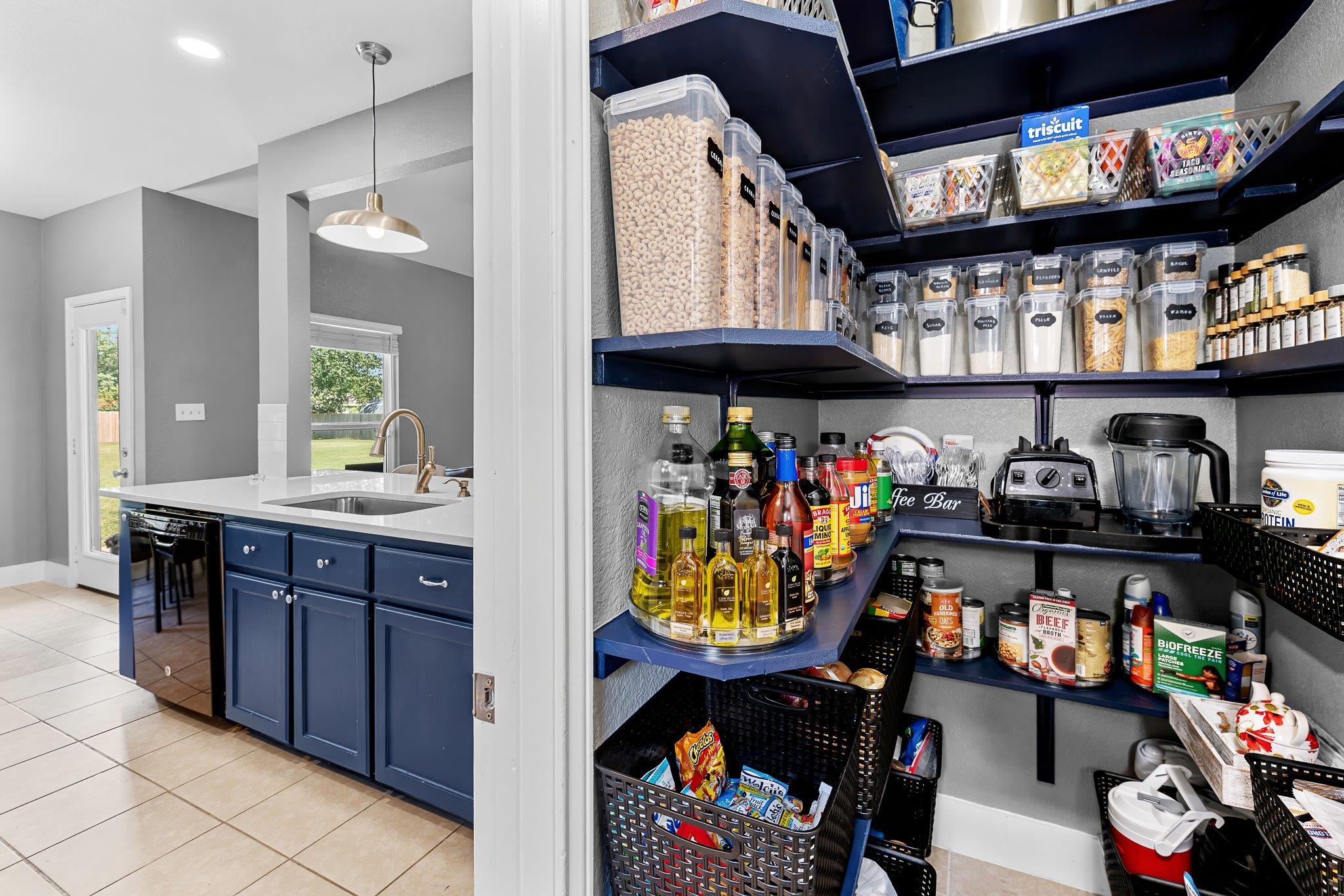 215 Spotted Fawn Dr, Hutto, TX 78634