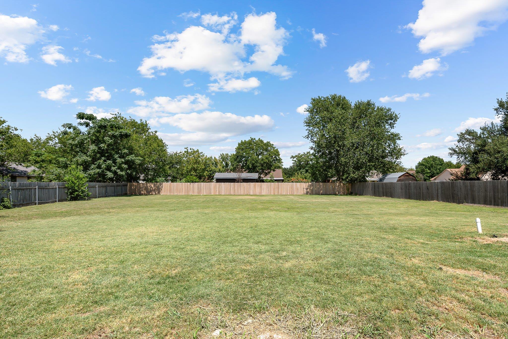 215 Spotted Fawn Dr, Hutto, TX 78634