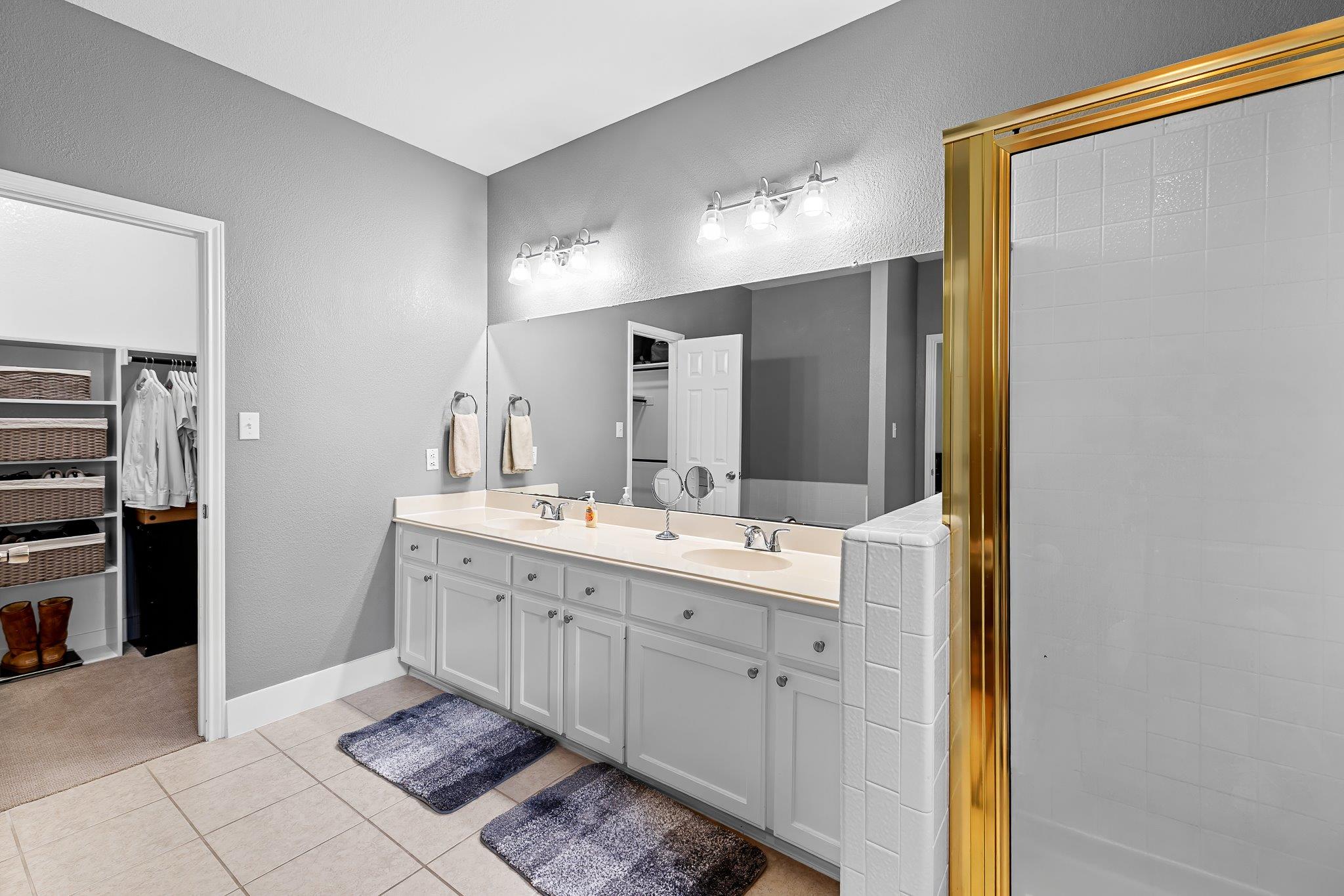 215 Spotted Fawn Dr, Hutto, TX 78634