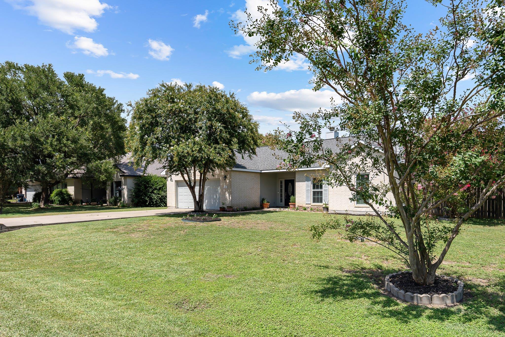 215 Spotted Fawn Dr, Hutto, TX 78634