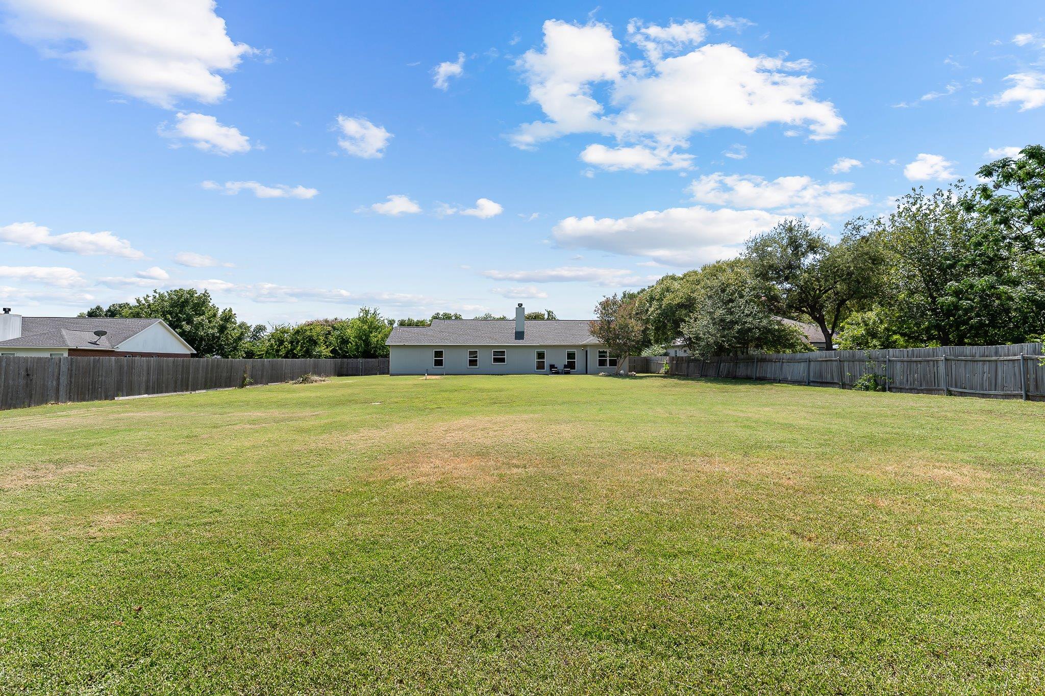 215 Spotted Fawn Dr, Hutto, TX 78634