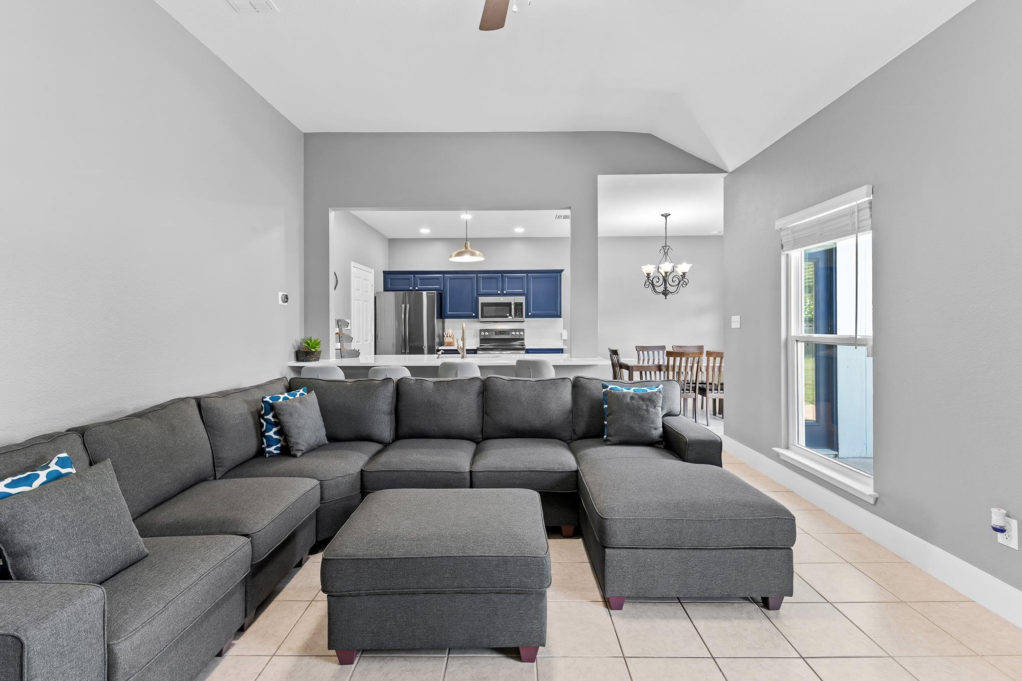 215 Spotted Fawn Dr, Hutto, TX 78634