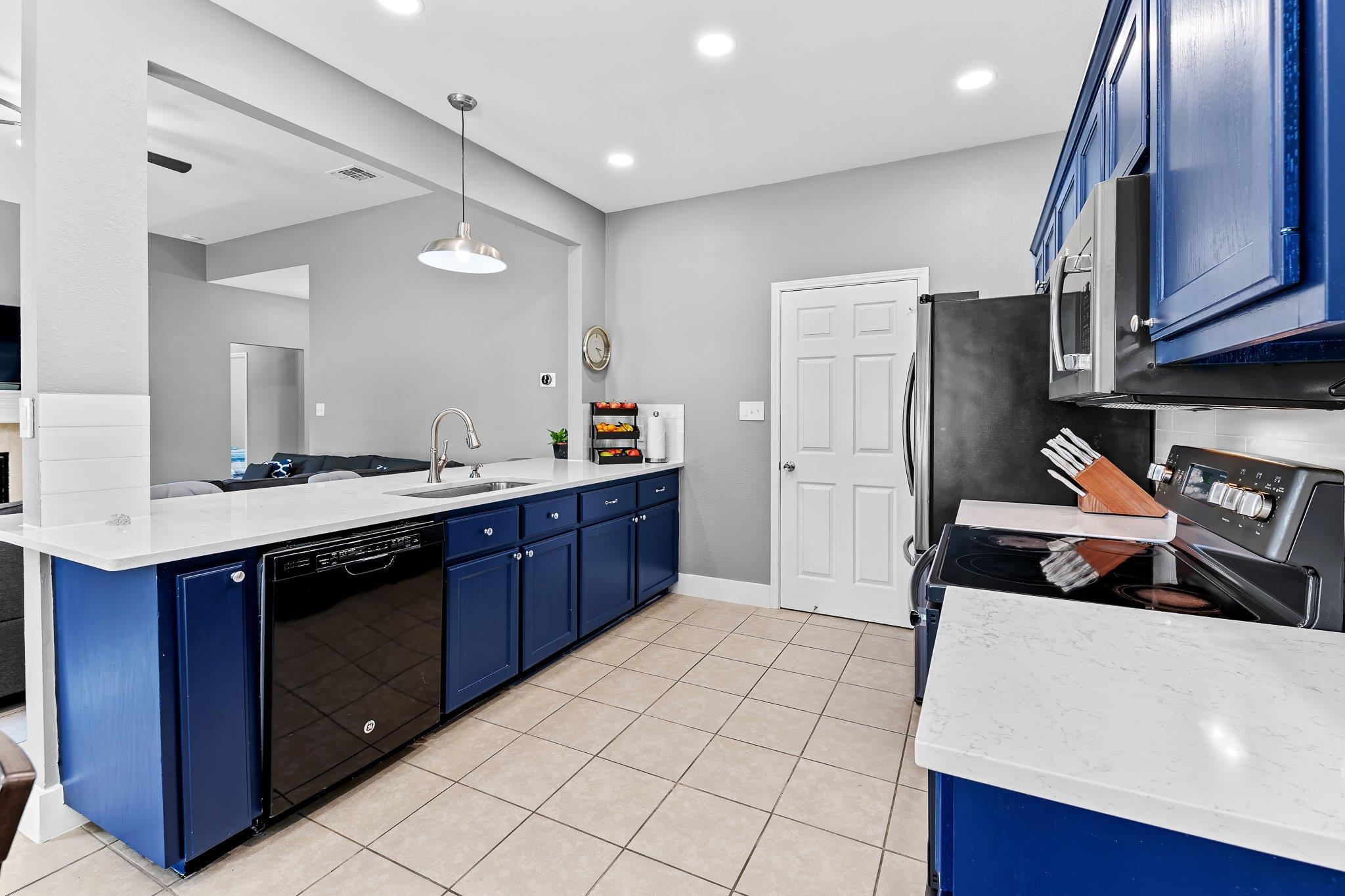 215 Spotted Fawn Dr, Hutto, TX 78634