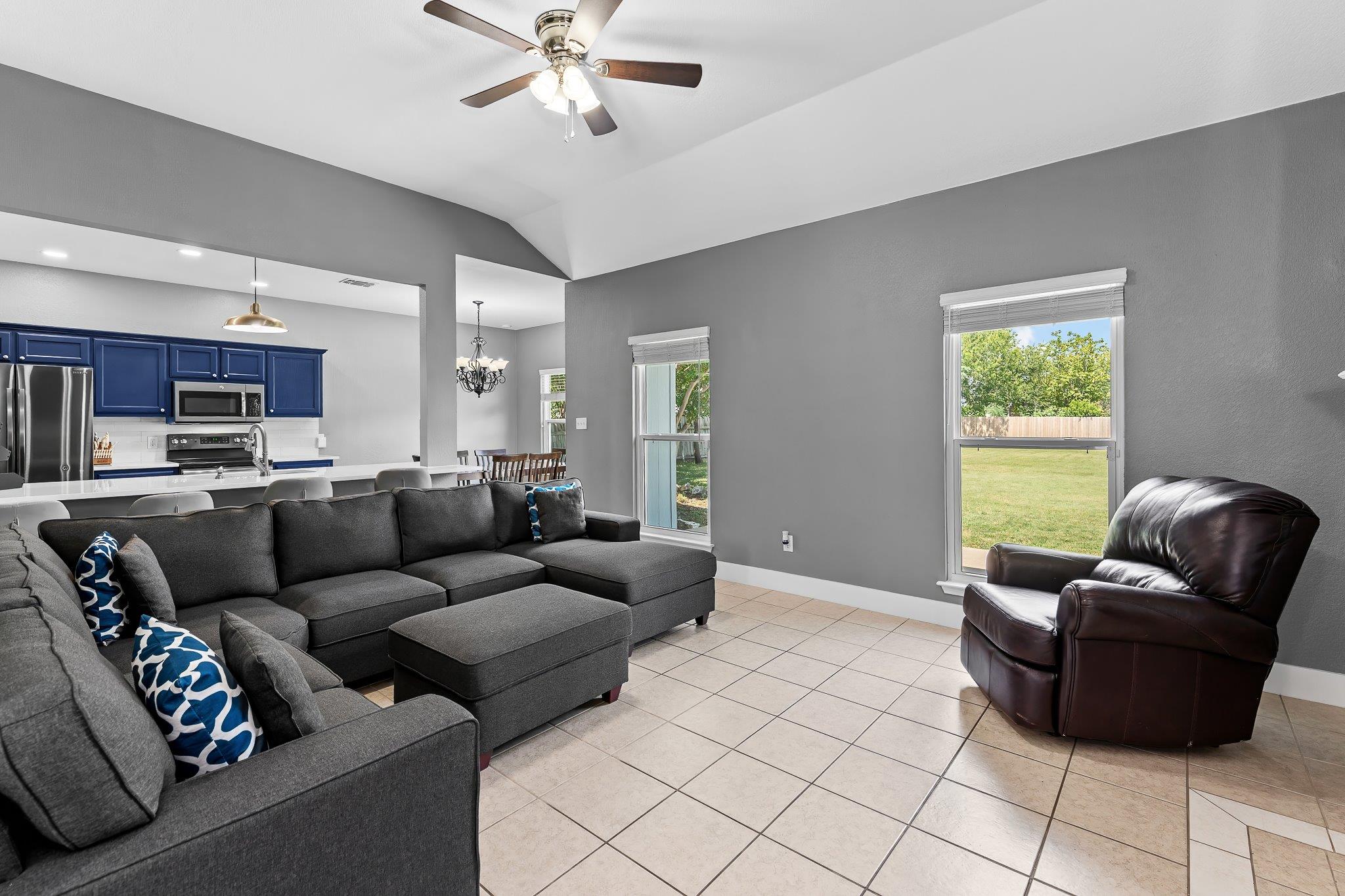 215 Spotted Fawn Dr, Hutto, TX 78634