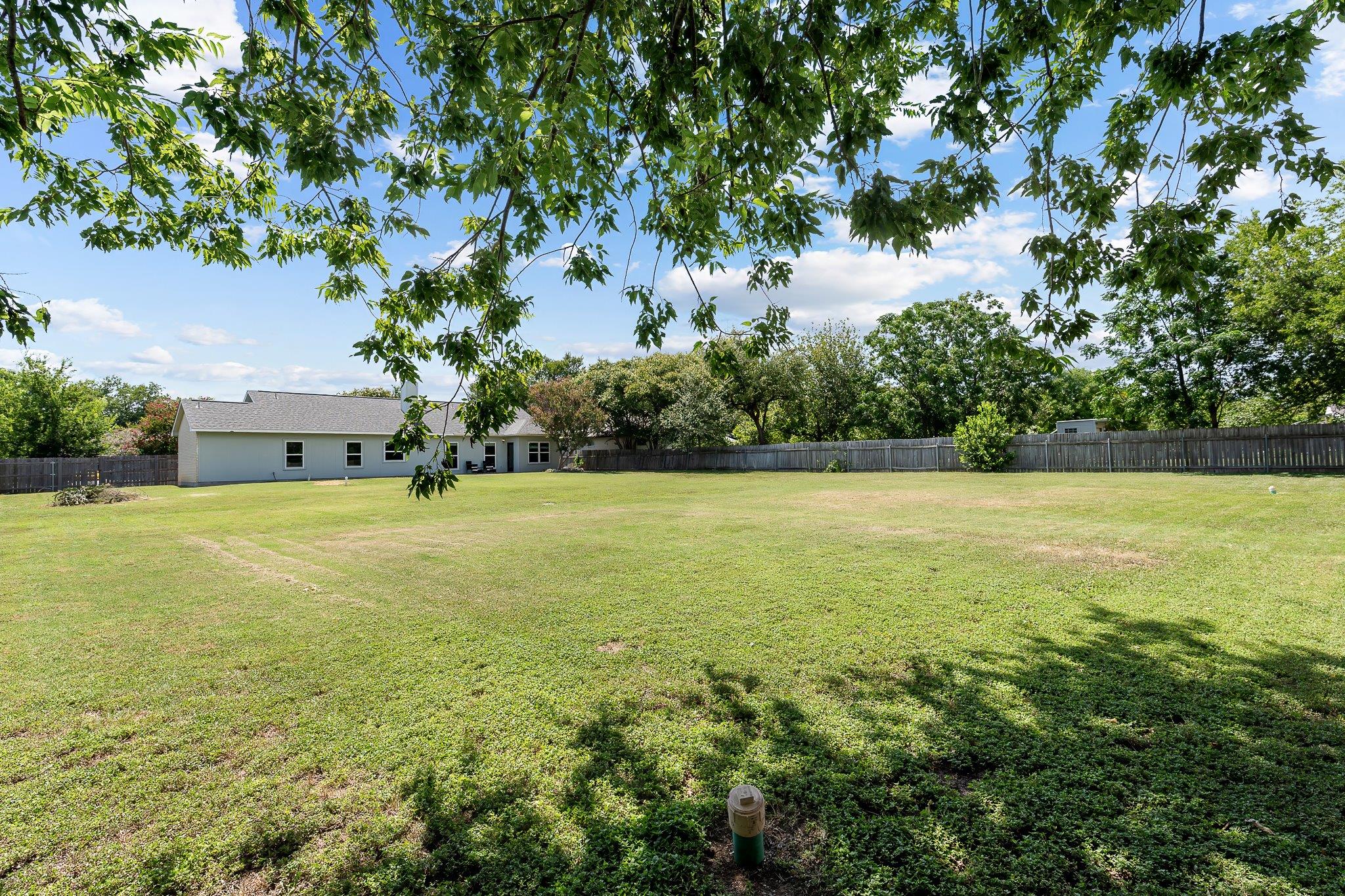 215 Spotted Fawn Dr, Hutto, TX 78634