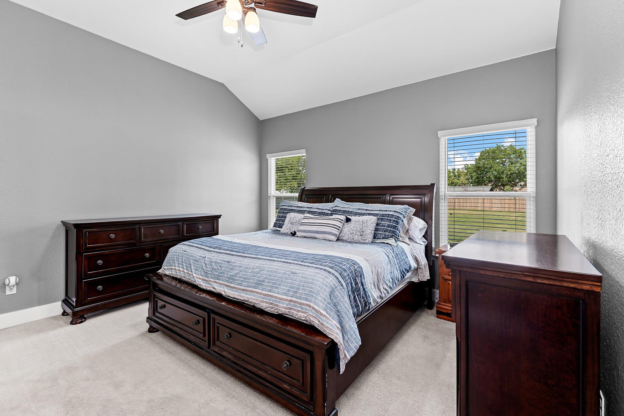 215 Spotted Fawn Dr, Hutto, TX 78634