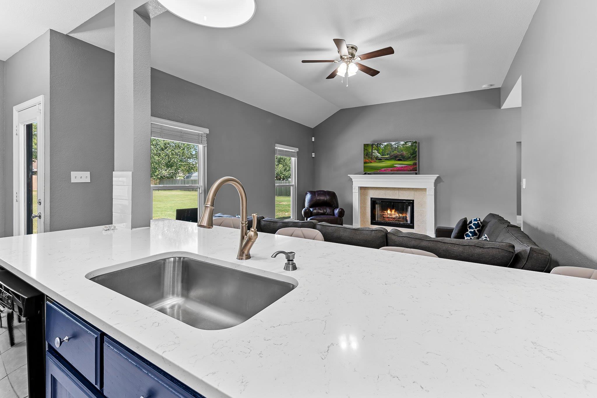 215 Spotted Fawn Dr, Hutto, TX 78634