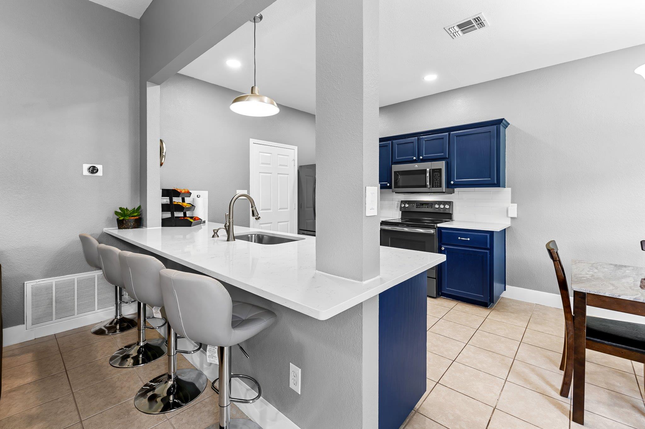 215 Spotted Fawn Dr, Hutto, TX 78634