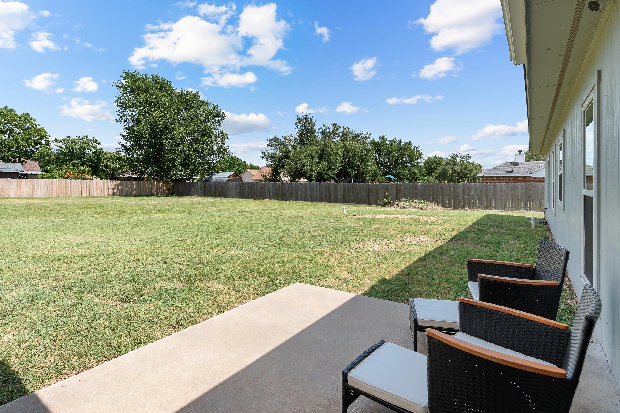 215 Spotted Fawn Dr, Hutto, TX 78634