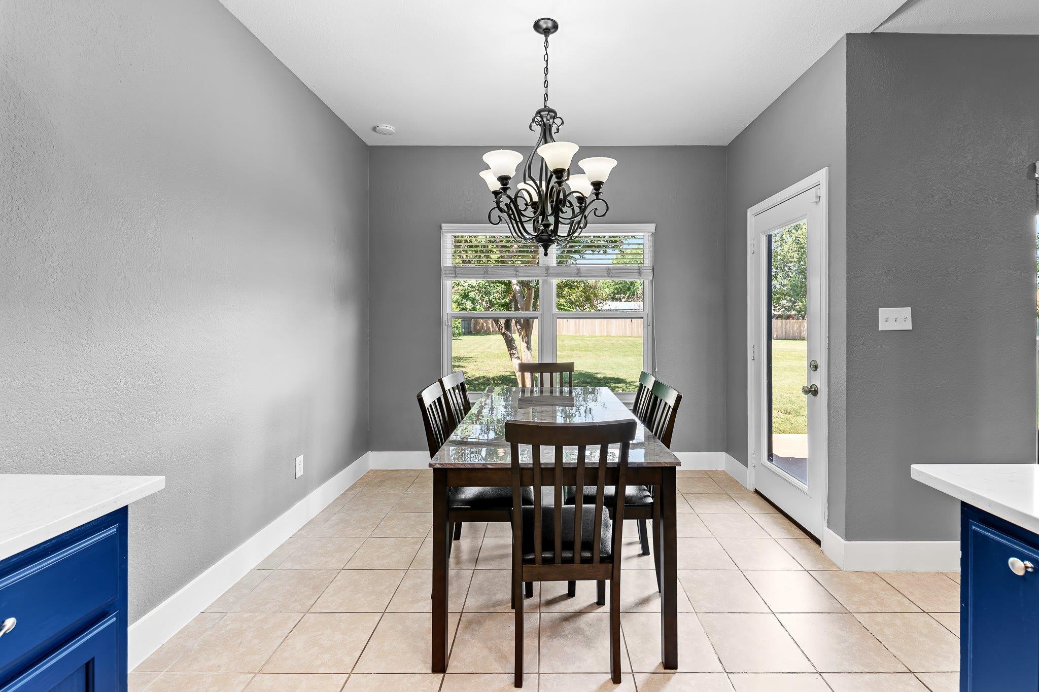 215 Spotted Fawn Dr, Hutto, TX 78634