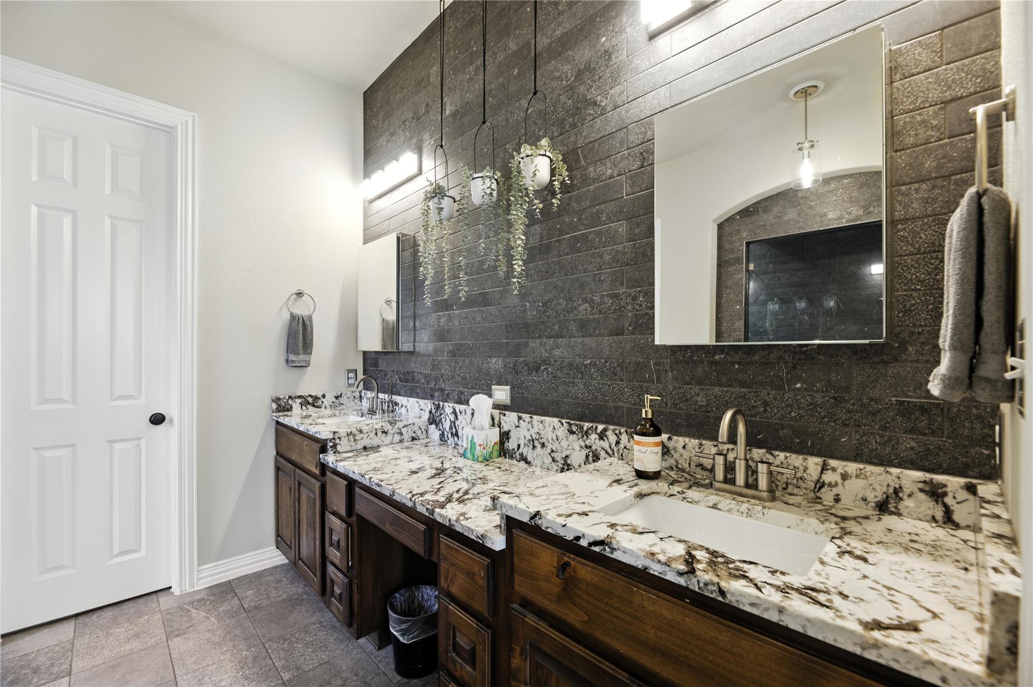 5305 Green Thread Trl, Spicewood, TX 78669