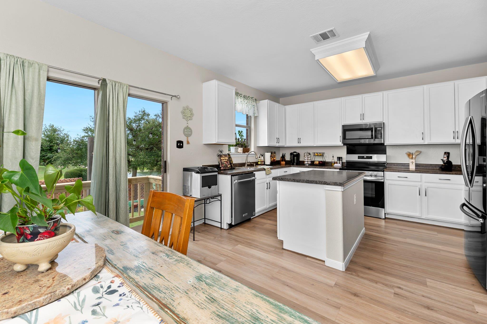 2417 Hollis Ln, Cedar Park, TX 78613