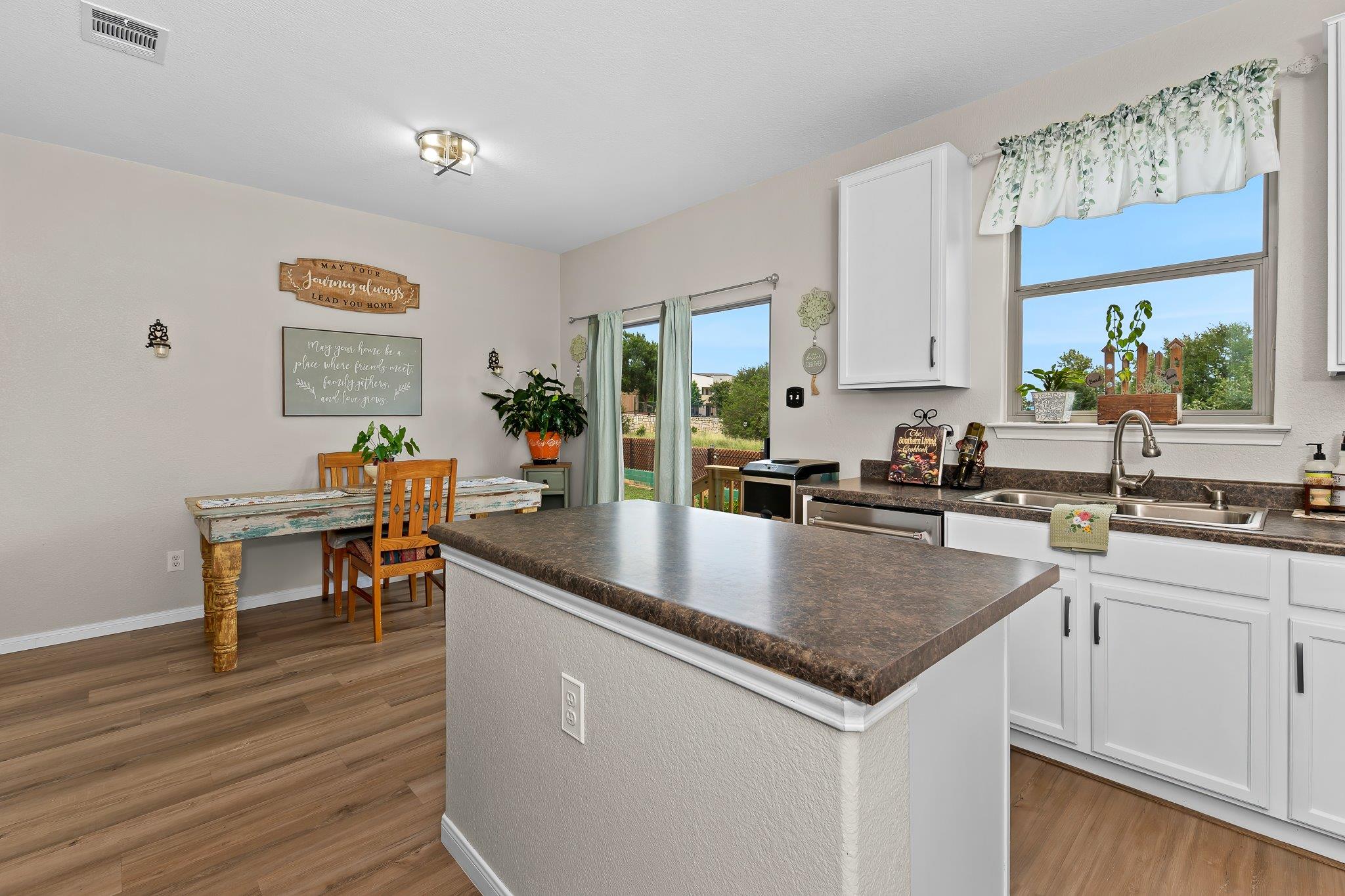 2417 Hollis Ln, Cedar Park, TX 78613