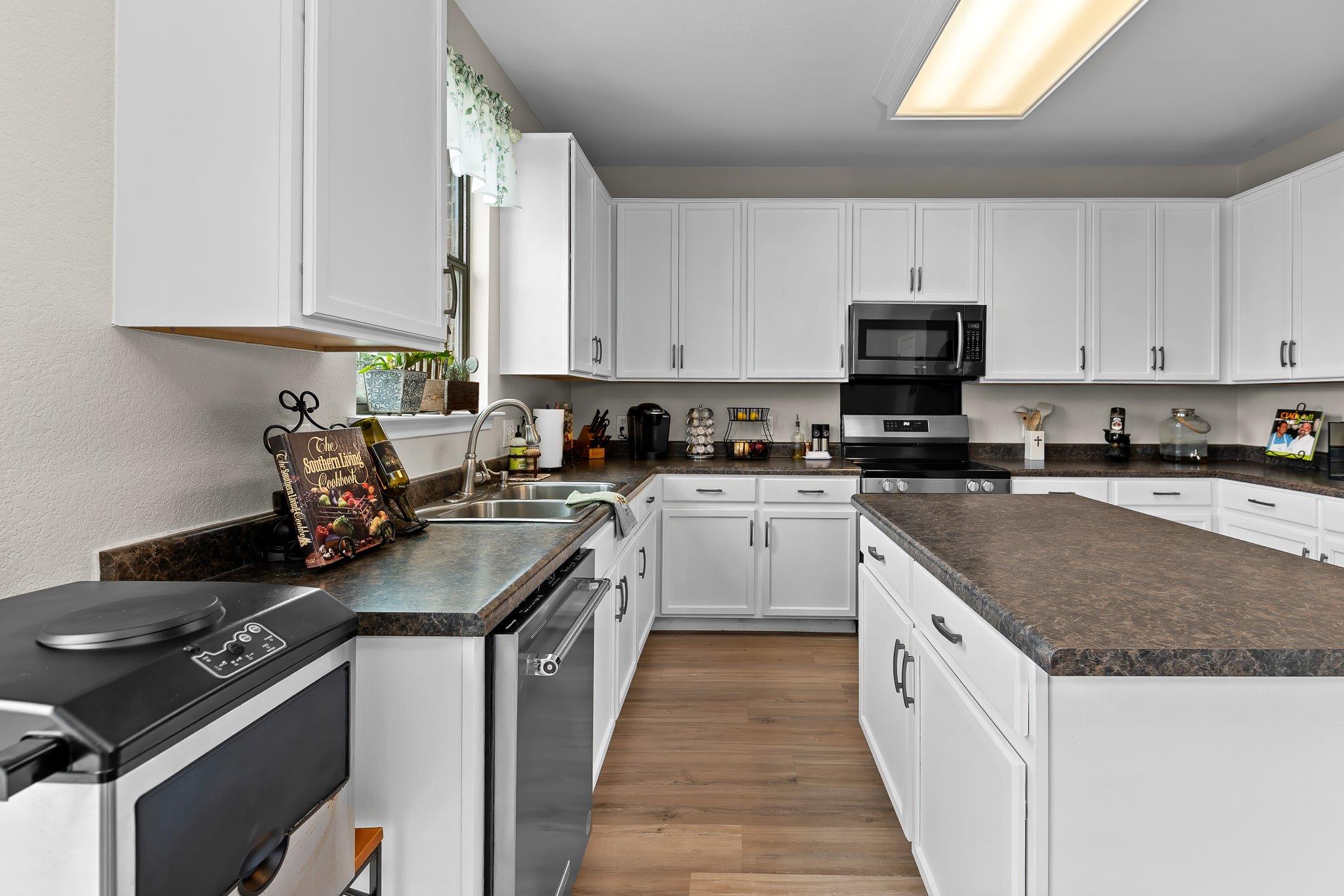 2417 Hollis Ln, Cedar Park, TX 78613