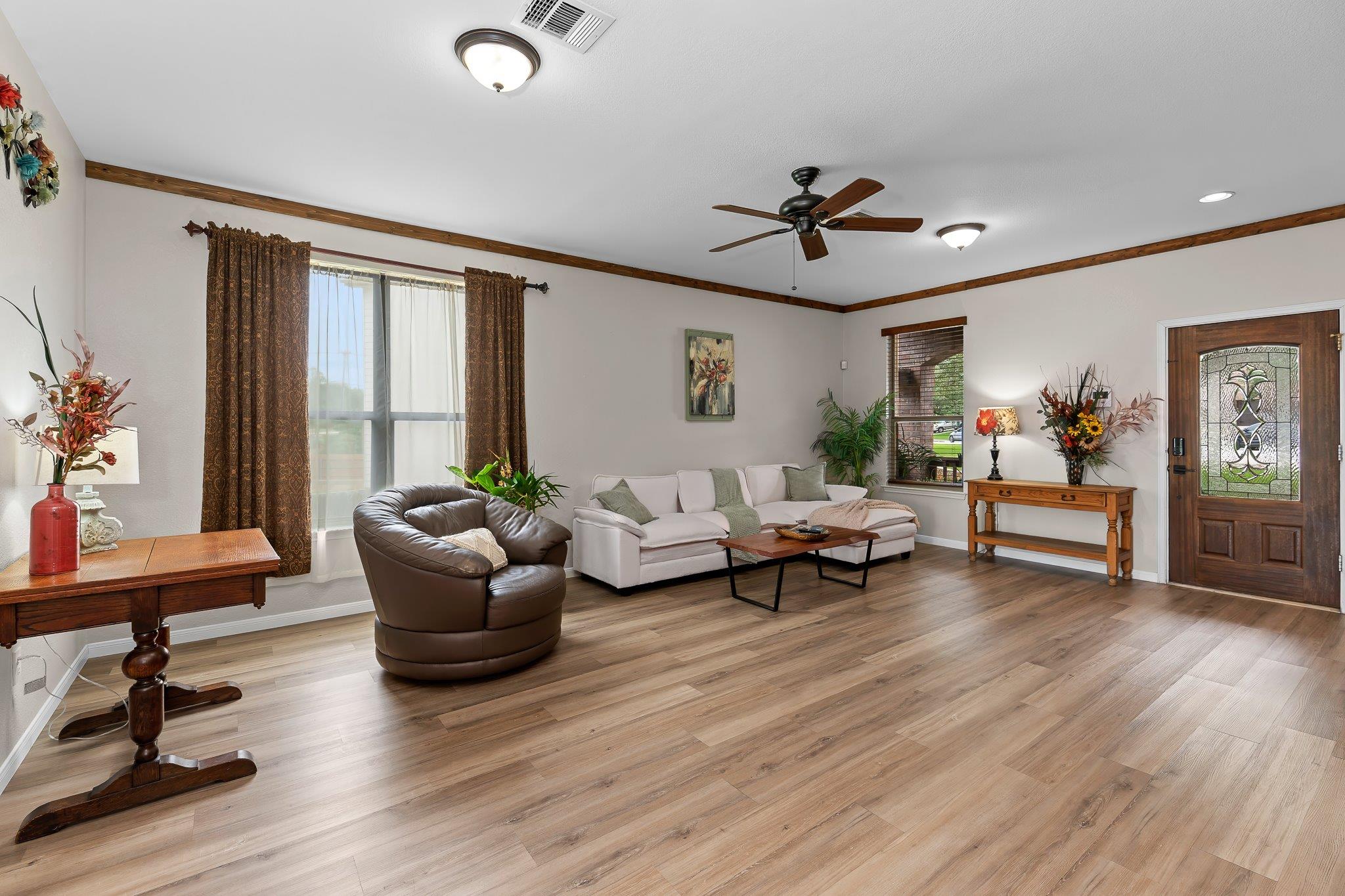 2417 Hollis Ln, Cedar Park, TX 78613