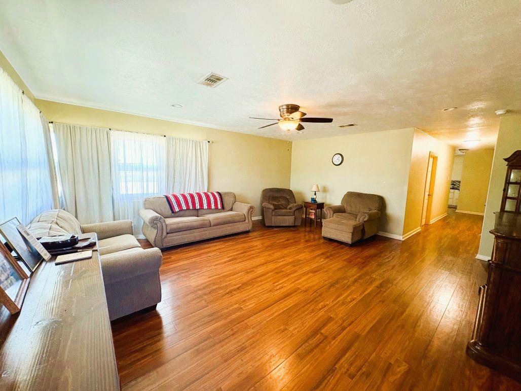 9596 W Us Highway 79, Hearne, TX 77859