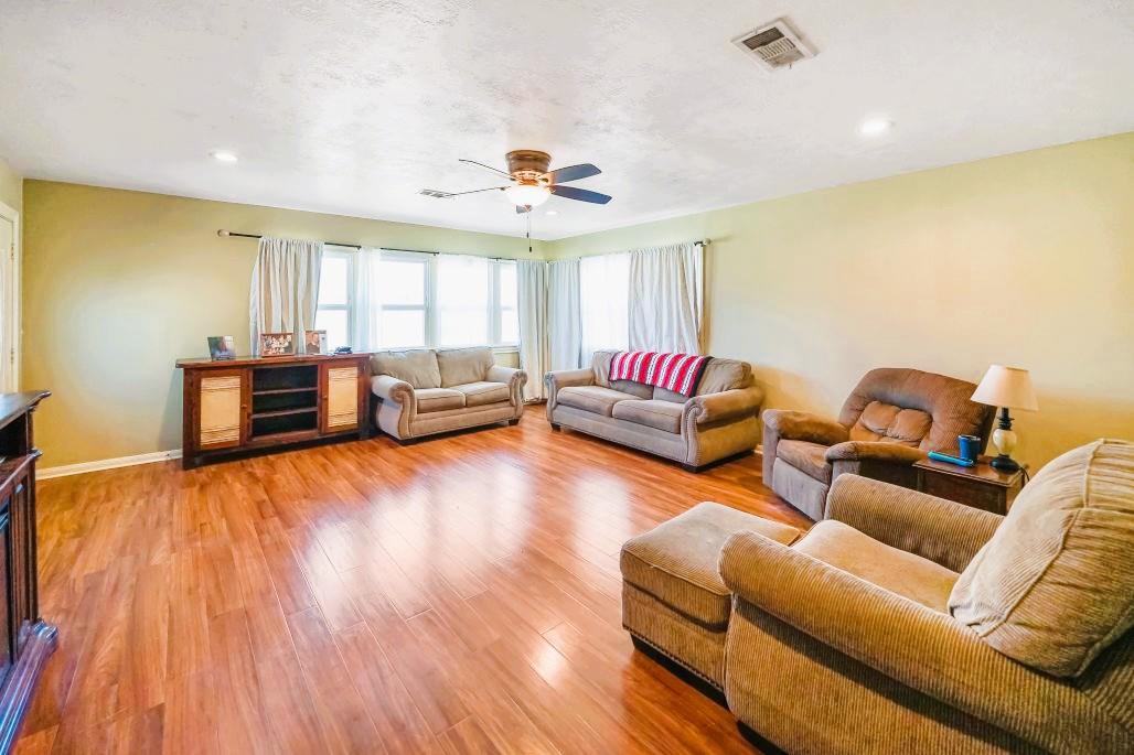 9596 W Us Highway 79, Hearne, TX 77859