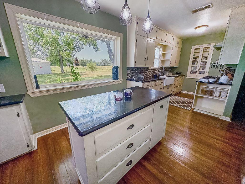 9596 W Us Highway 79, Hearne, TX 77859