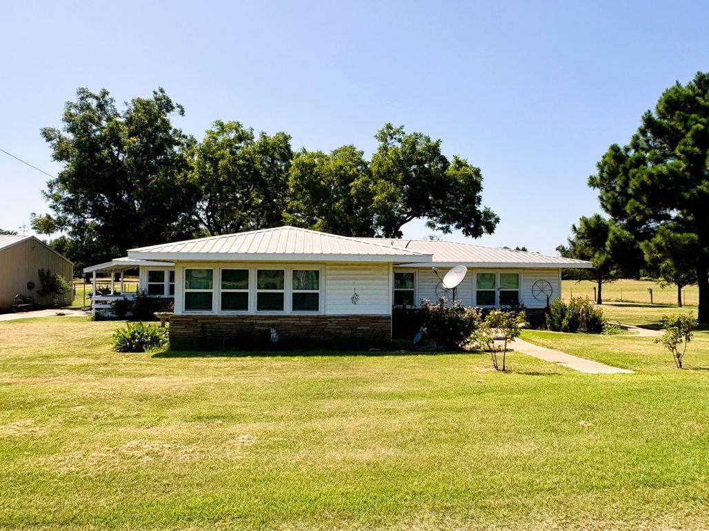 9596 W Us Highway 79, Hearne, TX 77859