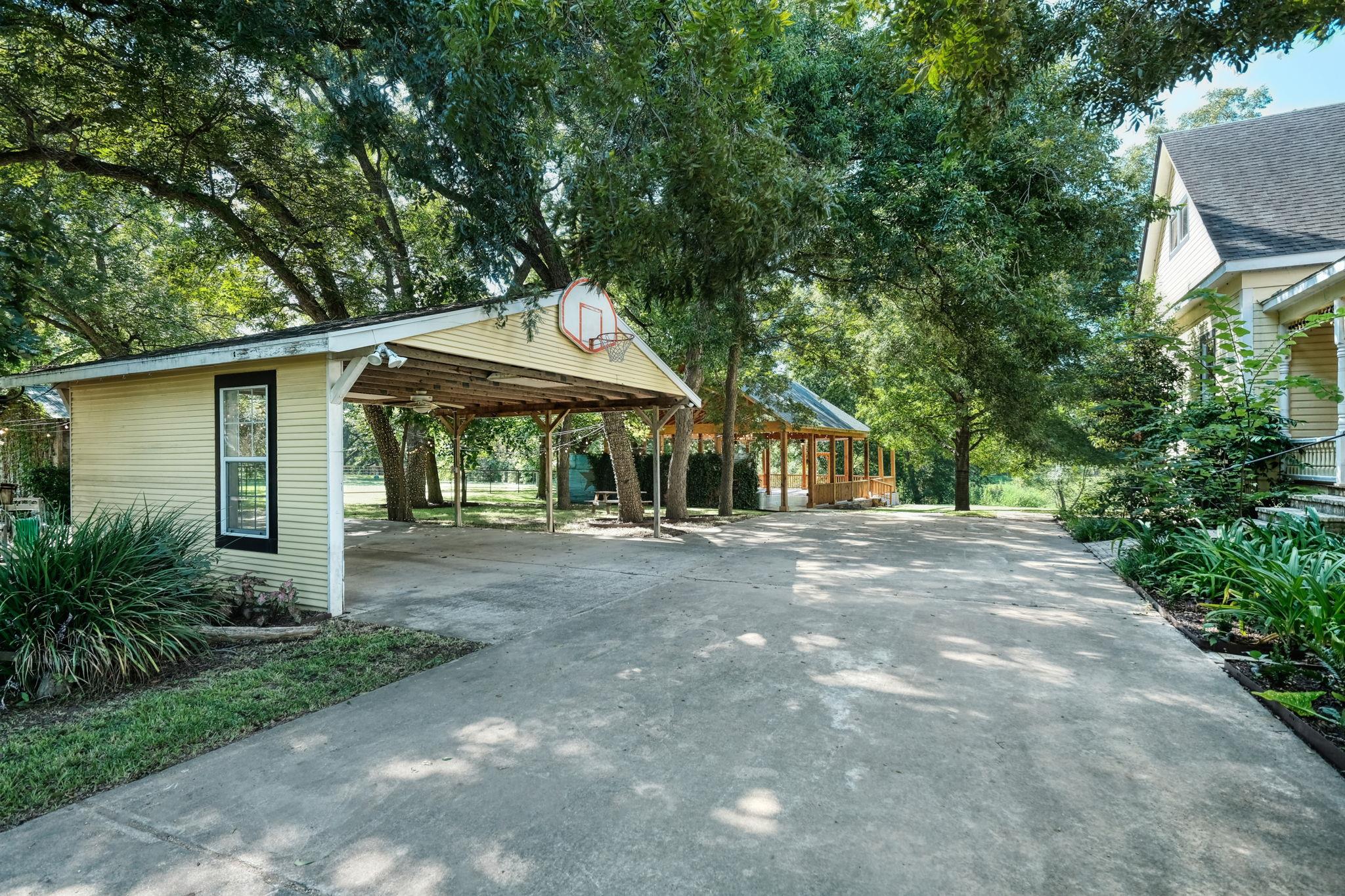 11900 Fm 1660, Hutto, TX 78634