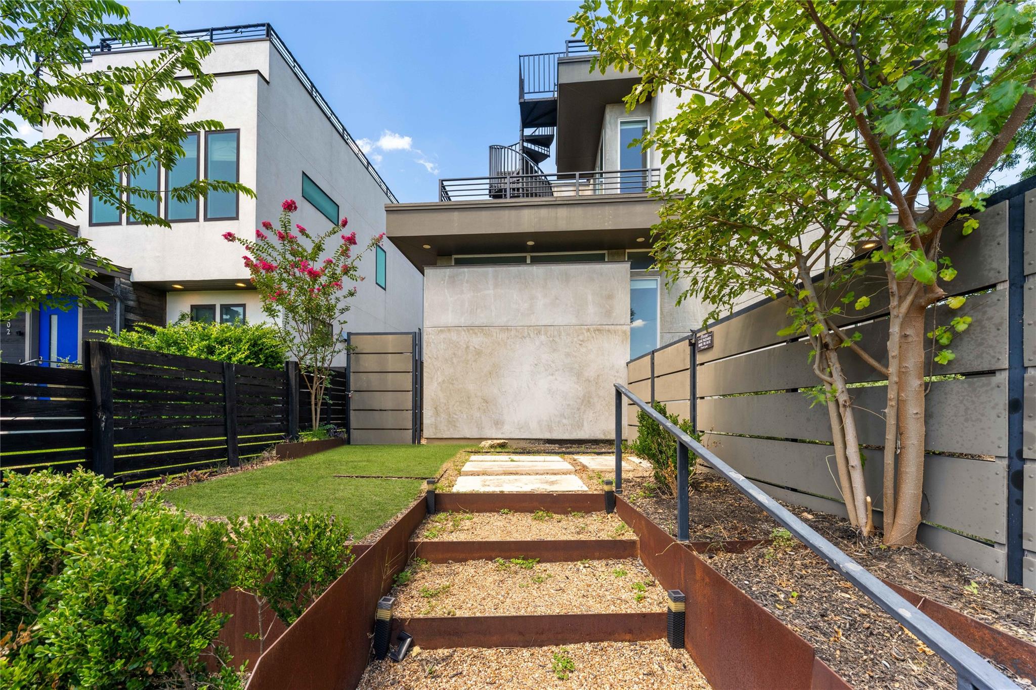 2004 E 8th St, Austin, TX 78702