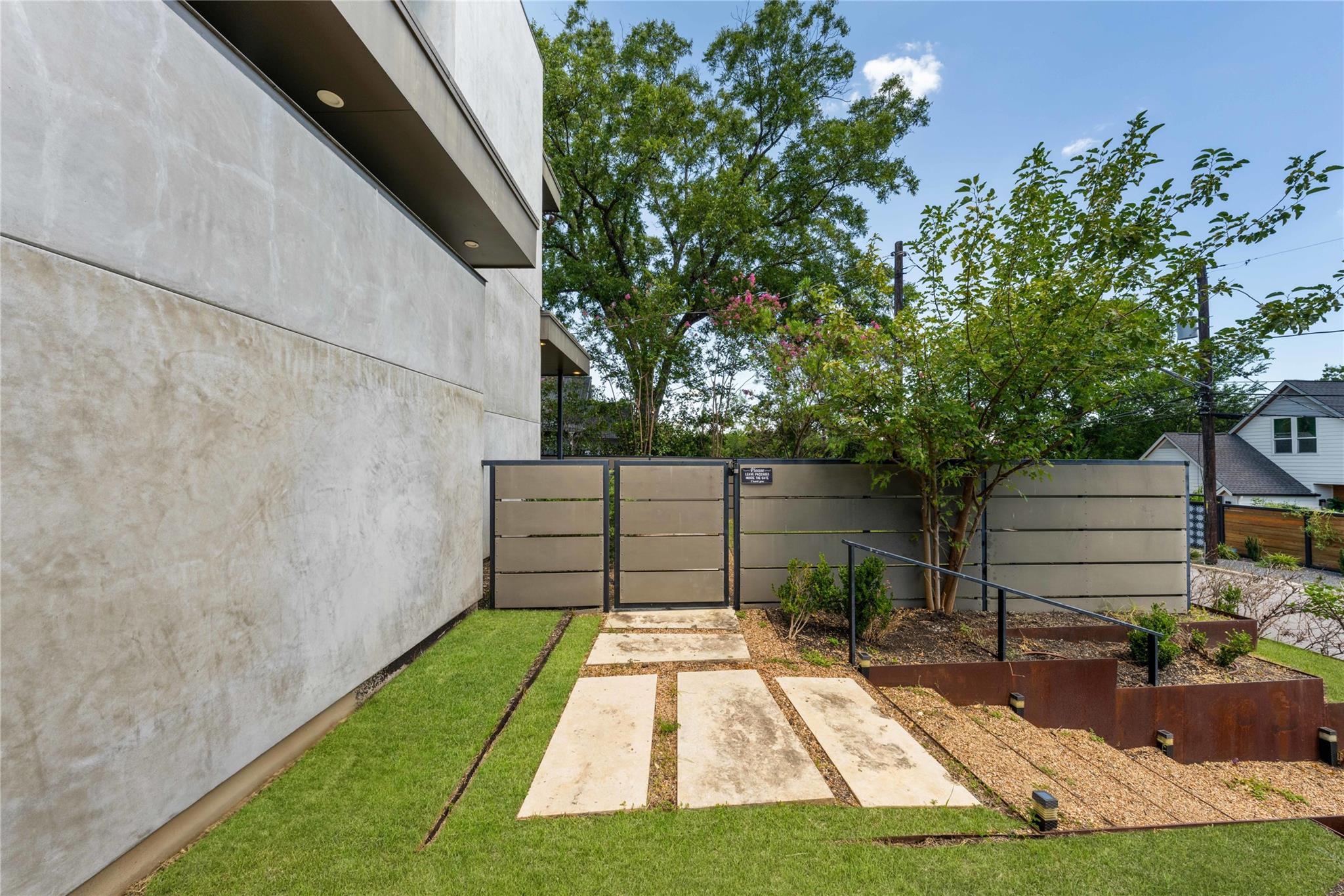 2004 E 8th St, Austin, TX 78702