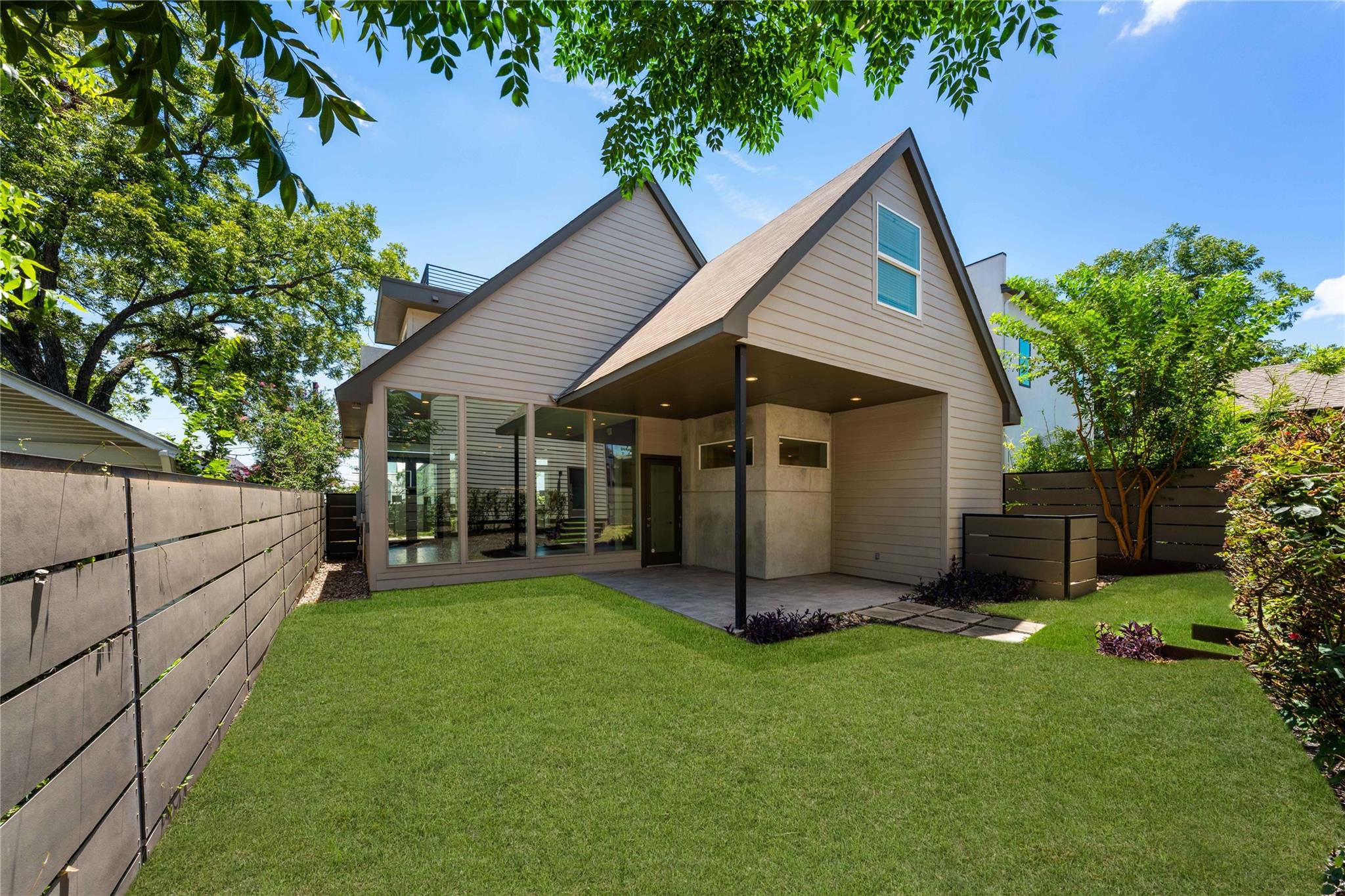 2004 E 8th St, Austin, TX 78702