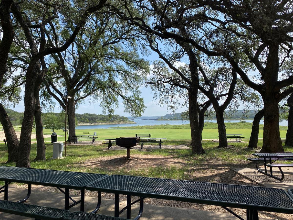 122 Acapulco Dr, Lakeway, TX 78734