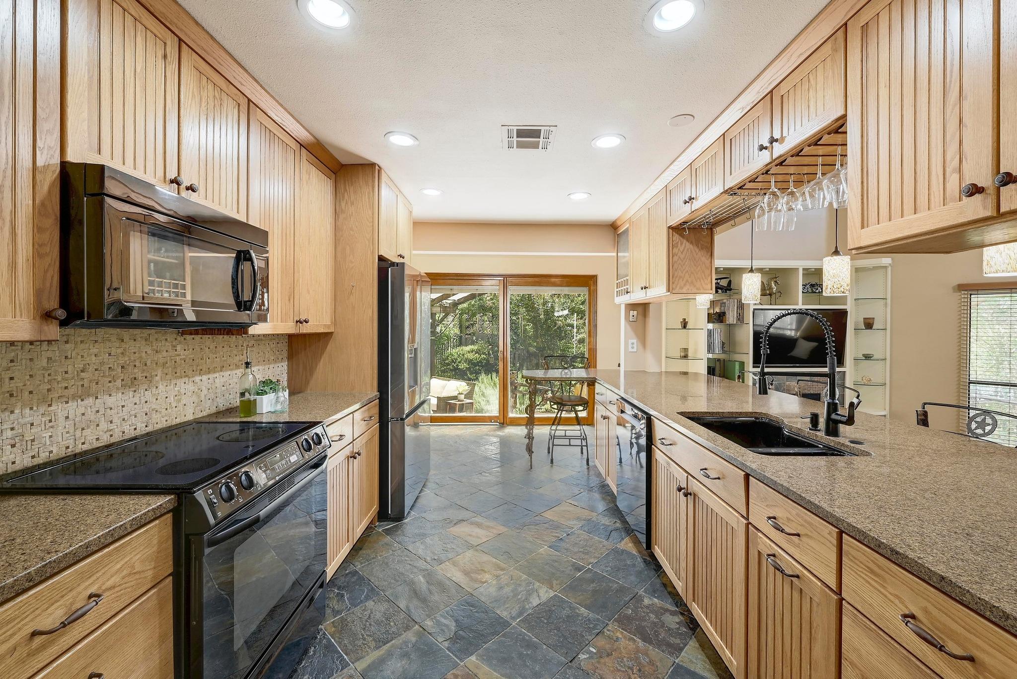 122 Acapulco Dr, Lakeway, TX 78734