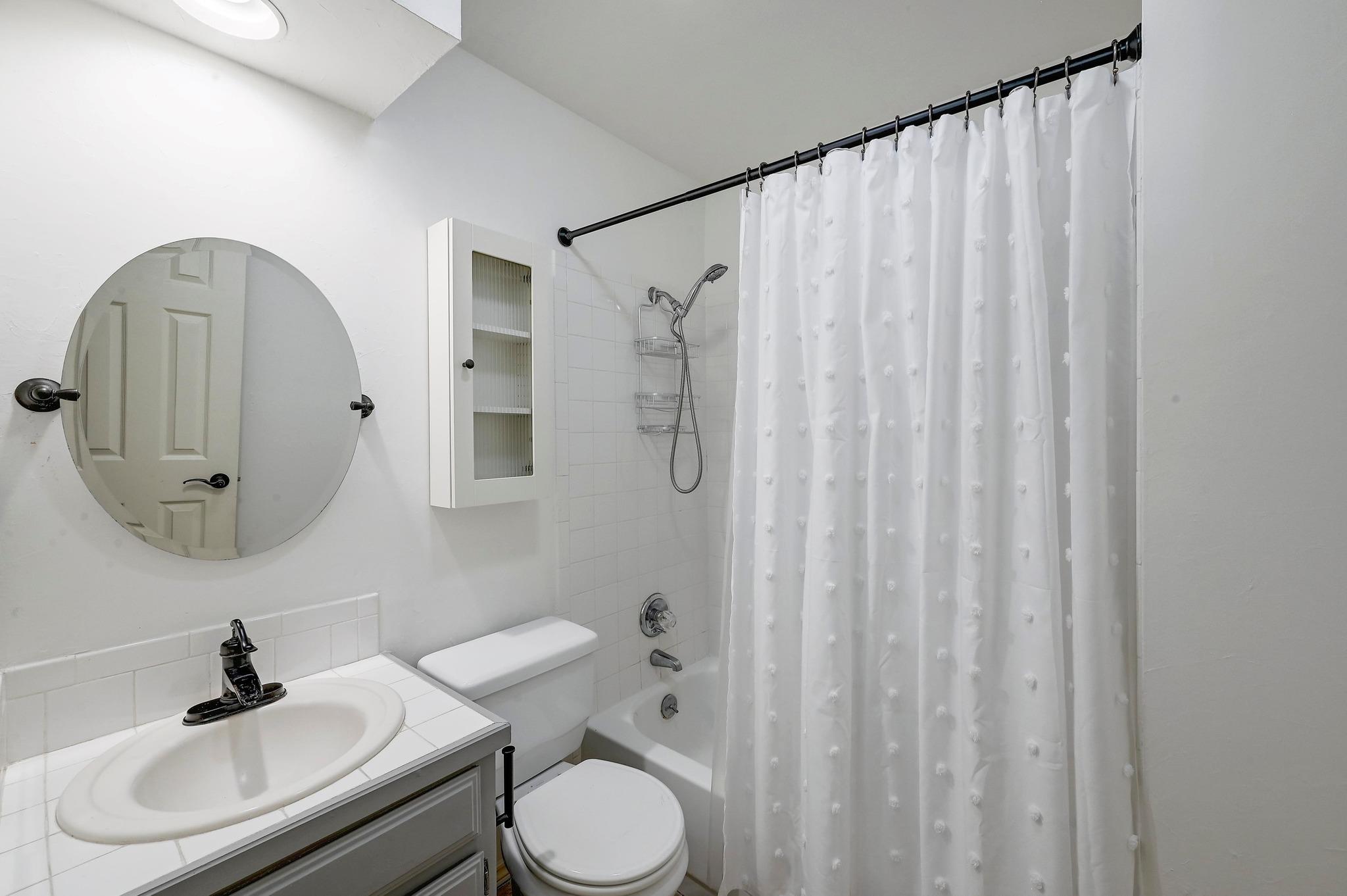122 Acapulco Dr, Lakeway, TX 78734