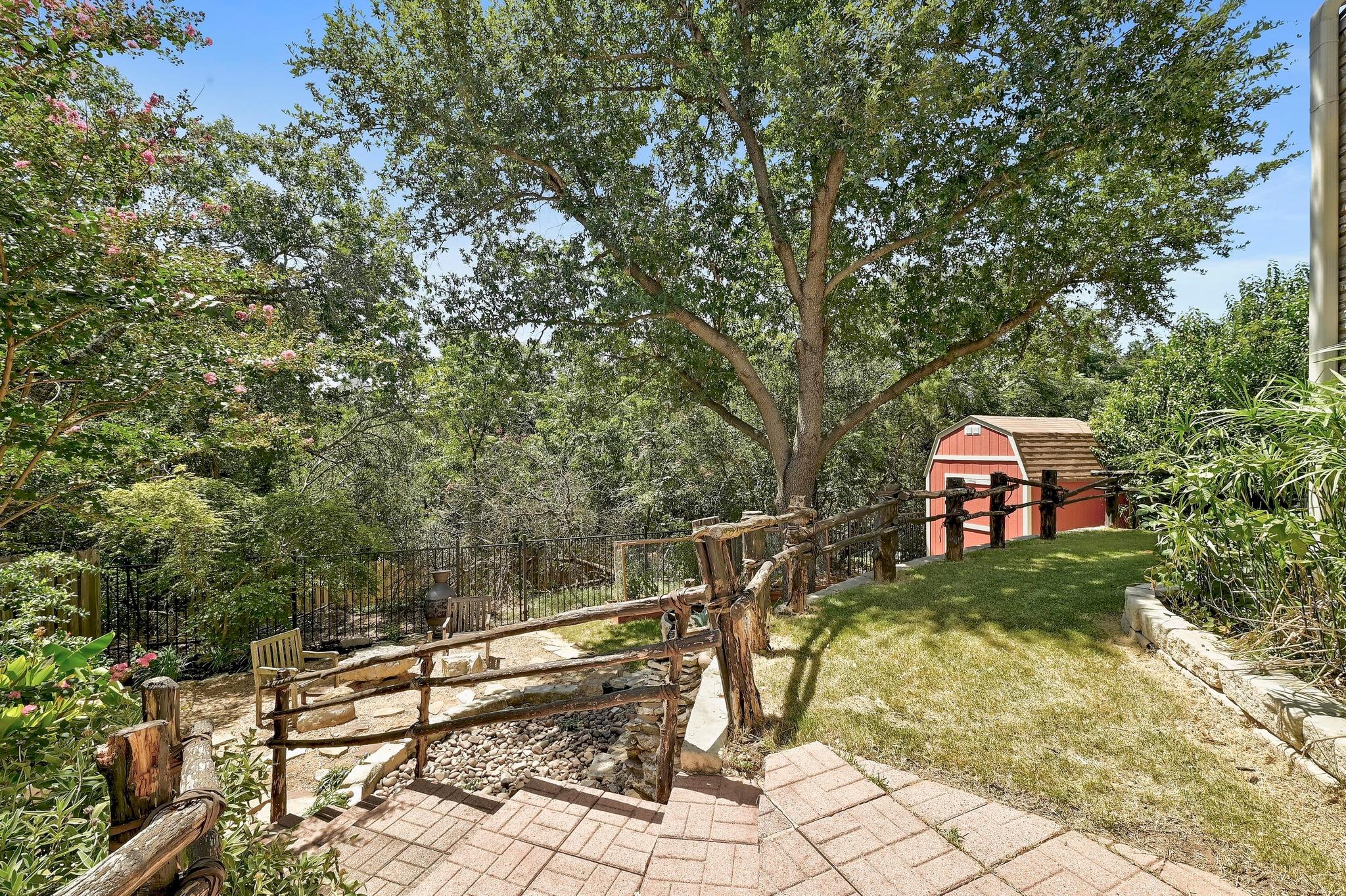 122 Acapulco Dr, Lakeway, TX 78734