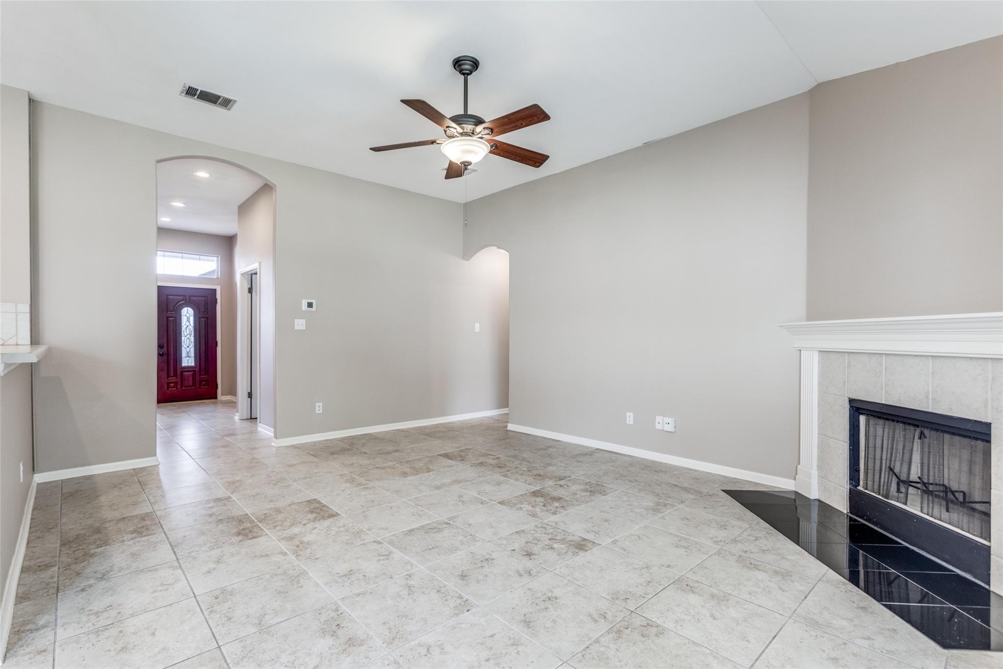 410 S River Crossing Trl, Round Rock, TX 78665