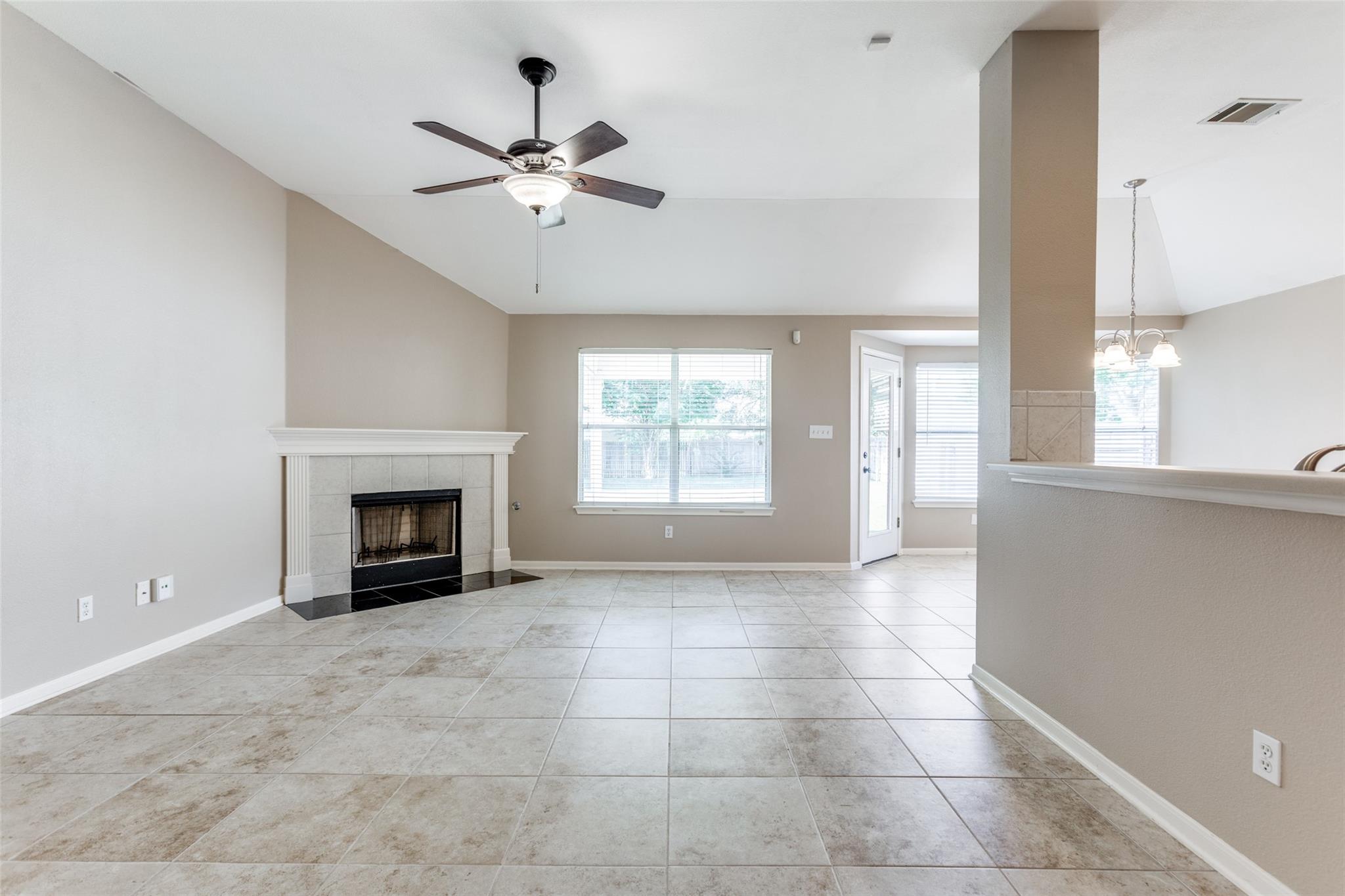 410 S River Crossing Trl, Round Rock, TX 78665