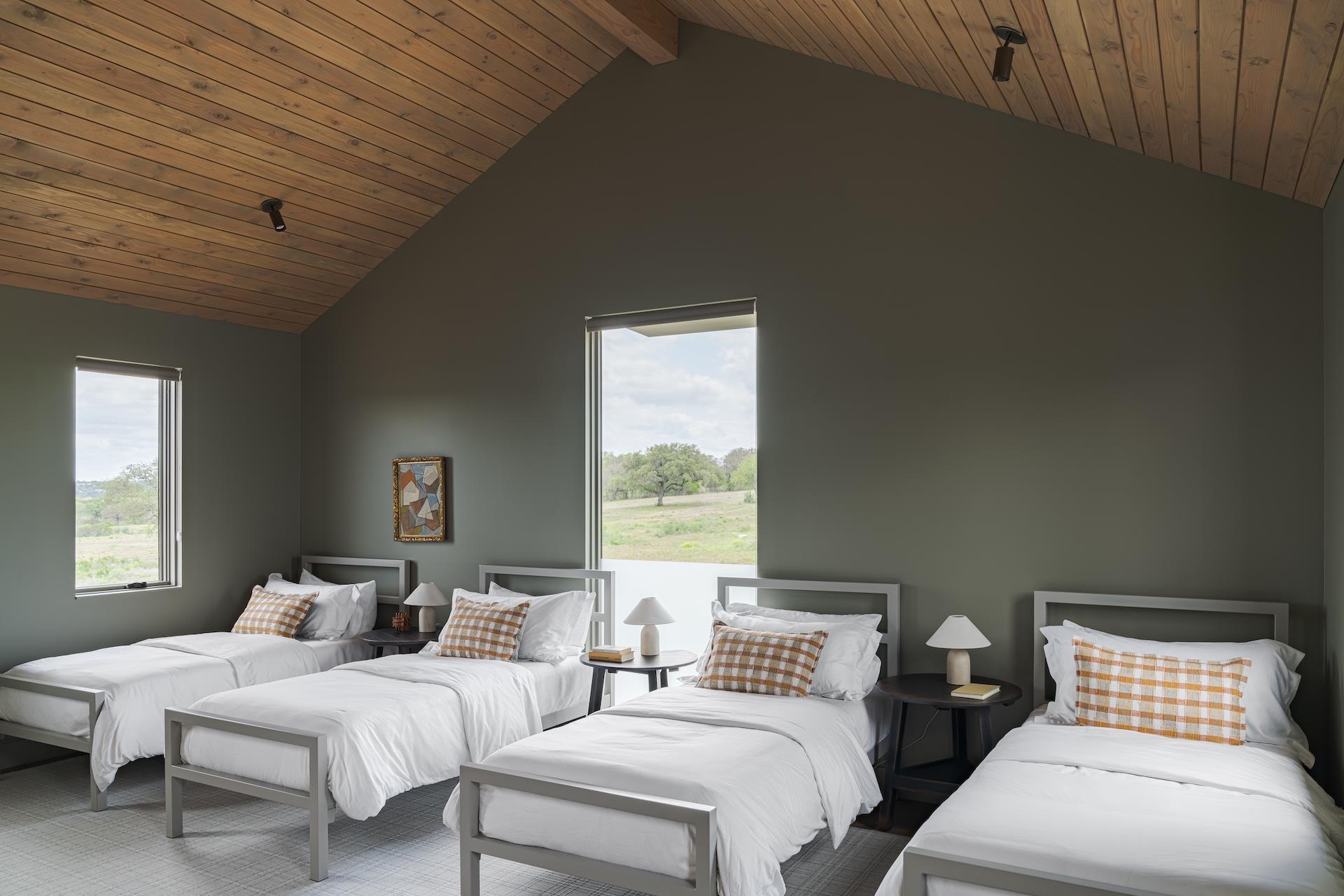 151 CREEK HOLLOW Way, Spicewood, TX 78669