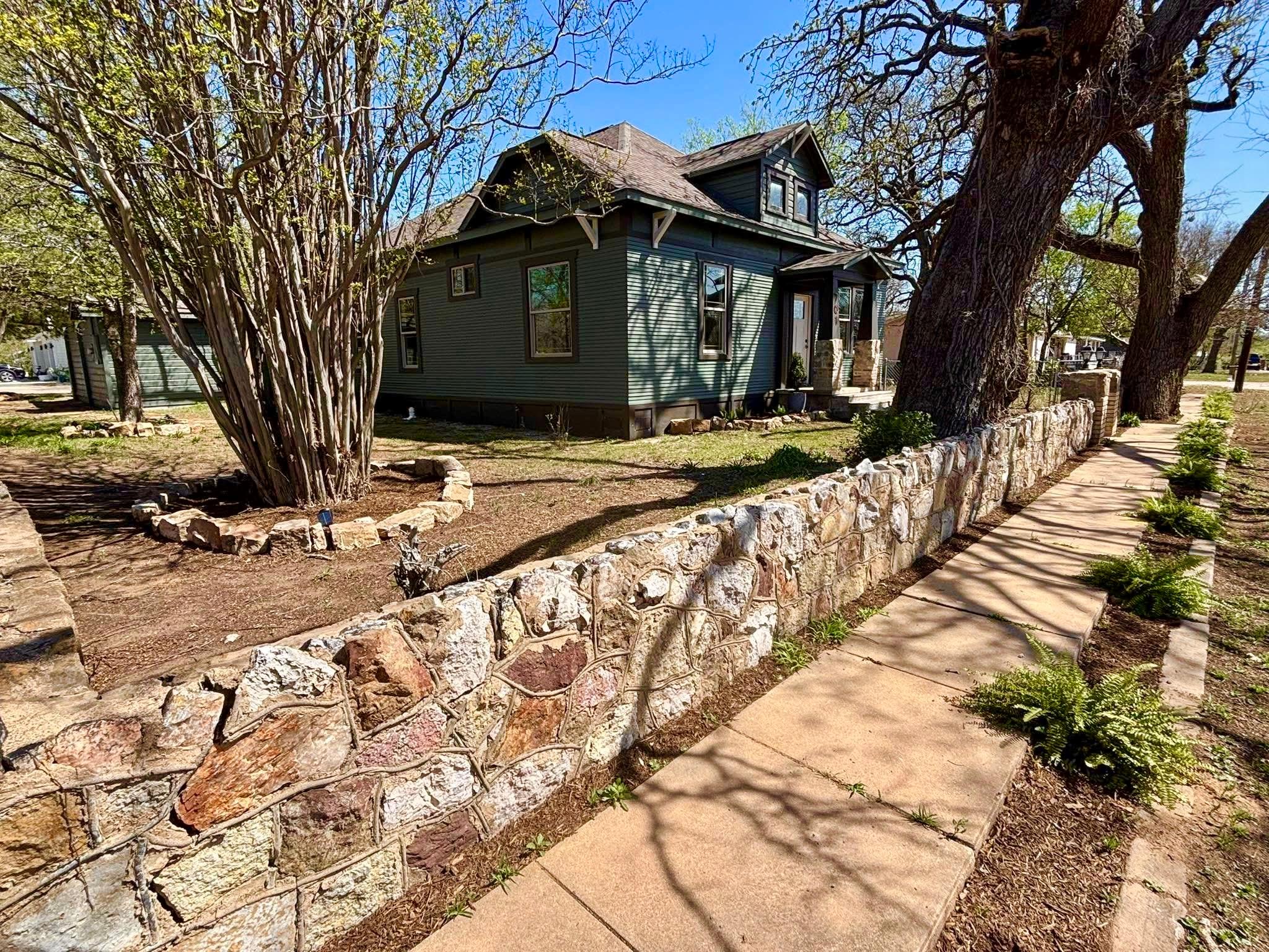 701 S Vandeveer St, Burnet, TX 78611