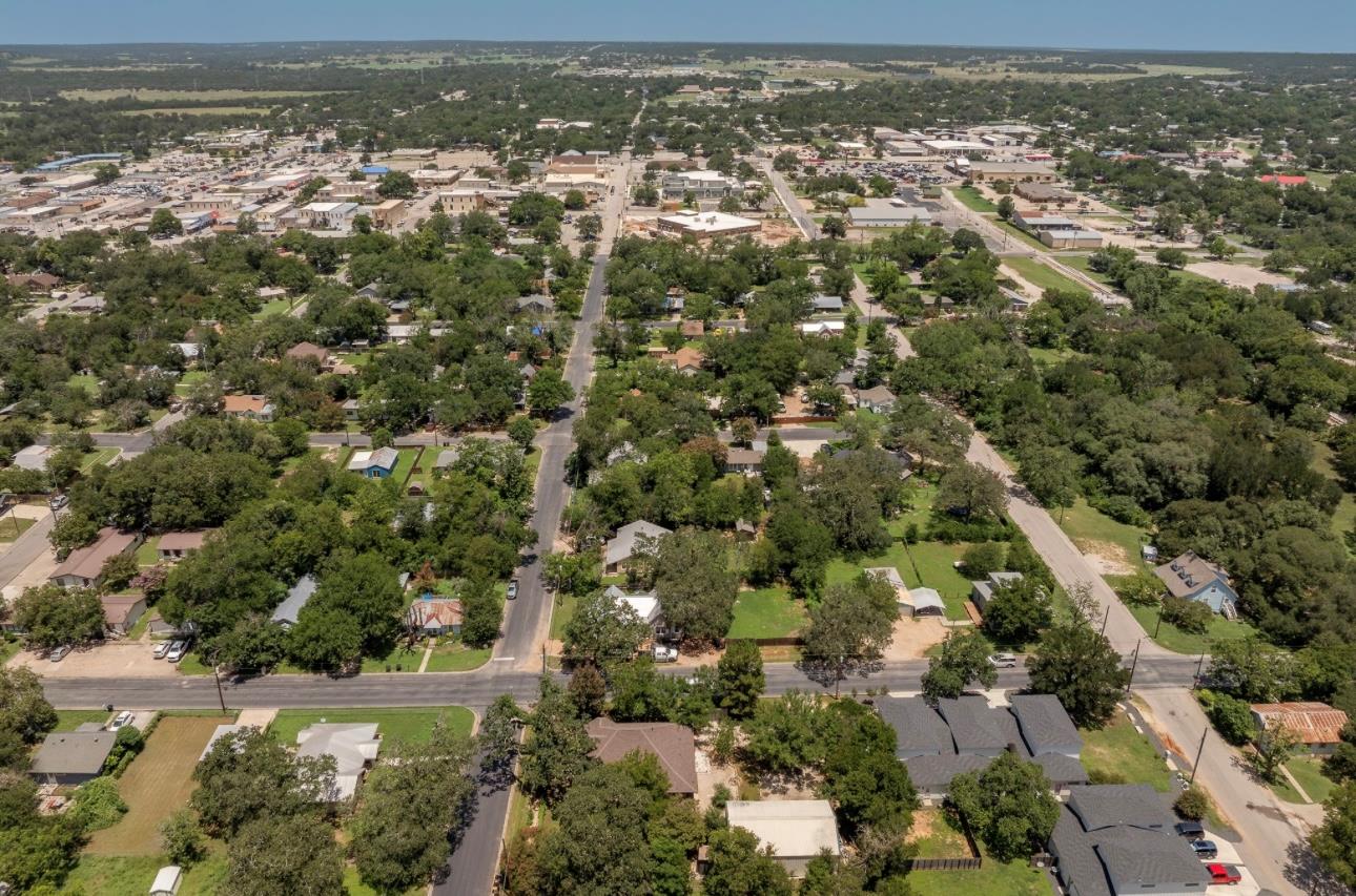 701 S Vandeveer St, Burnet, TX 78611