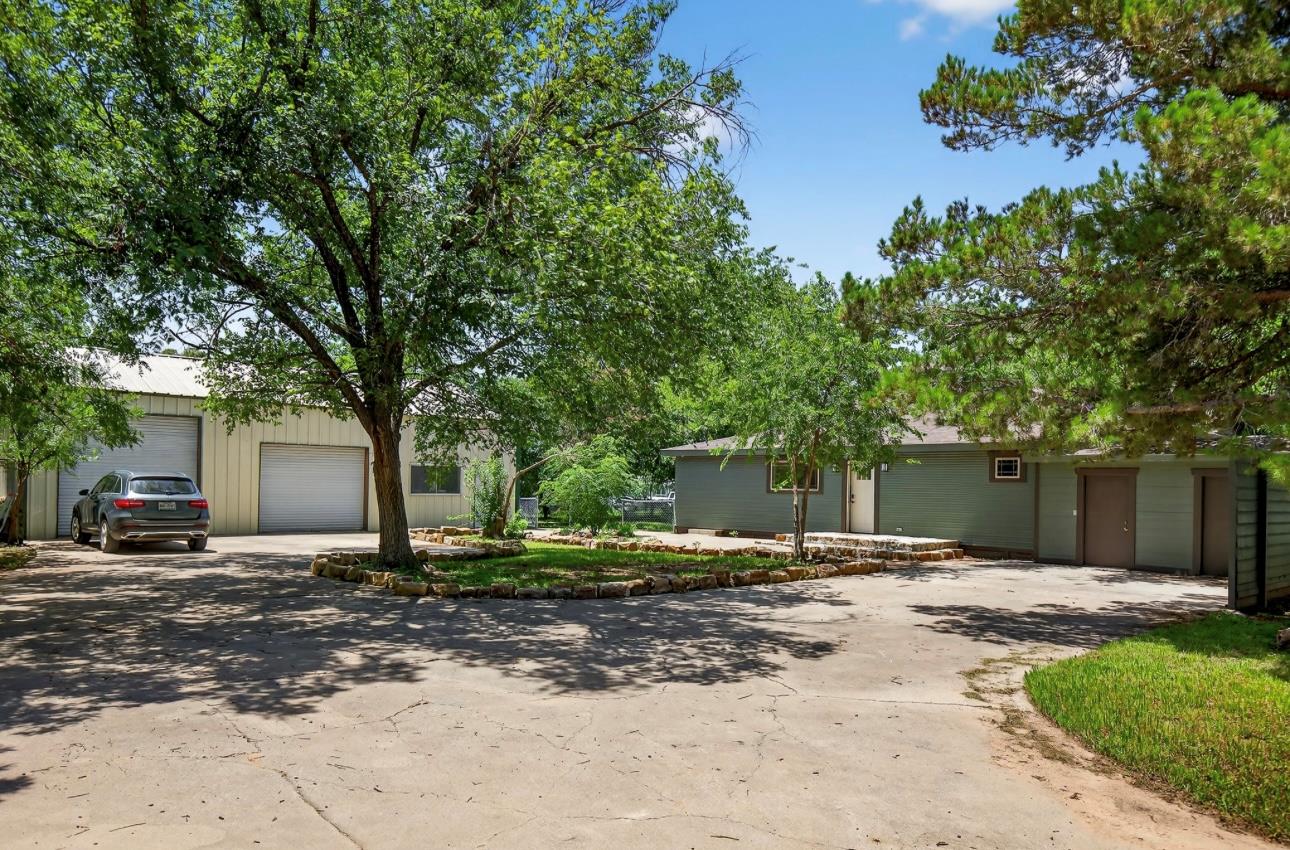 701 S Vandeveer St, Burnet, TX 78611