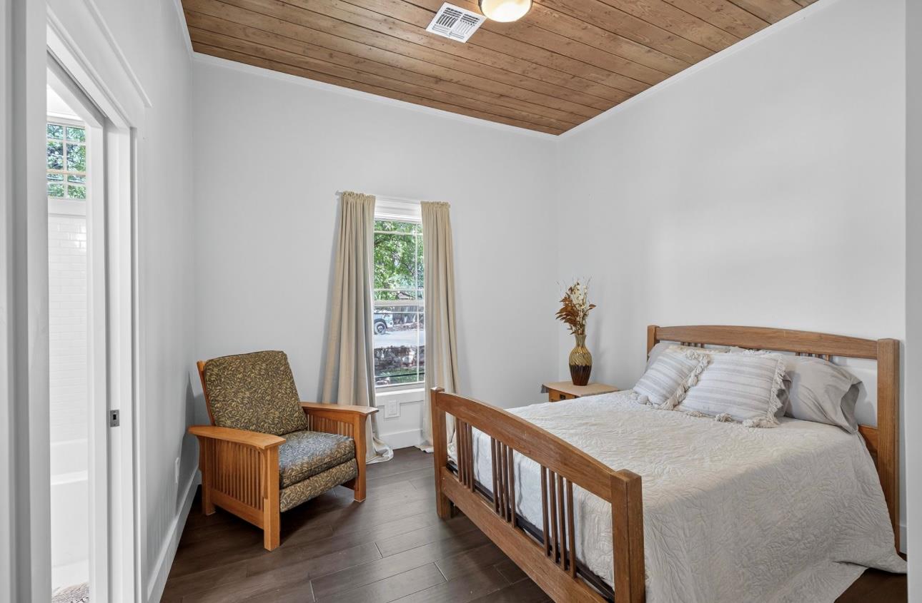701 S Vandeveer St, Burnet, TX 78611