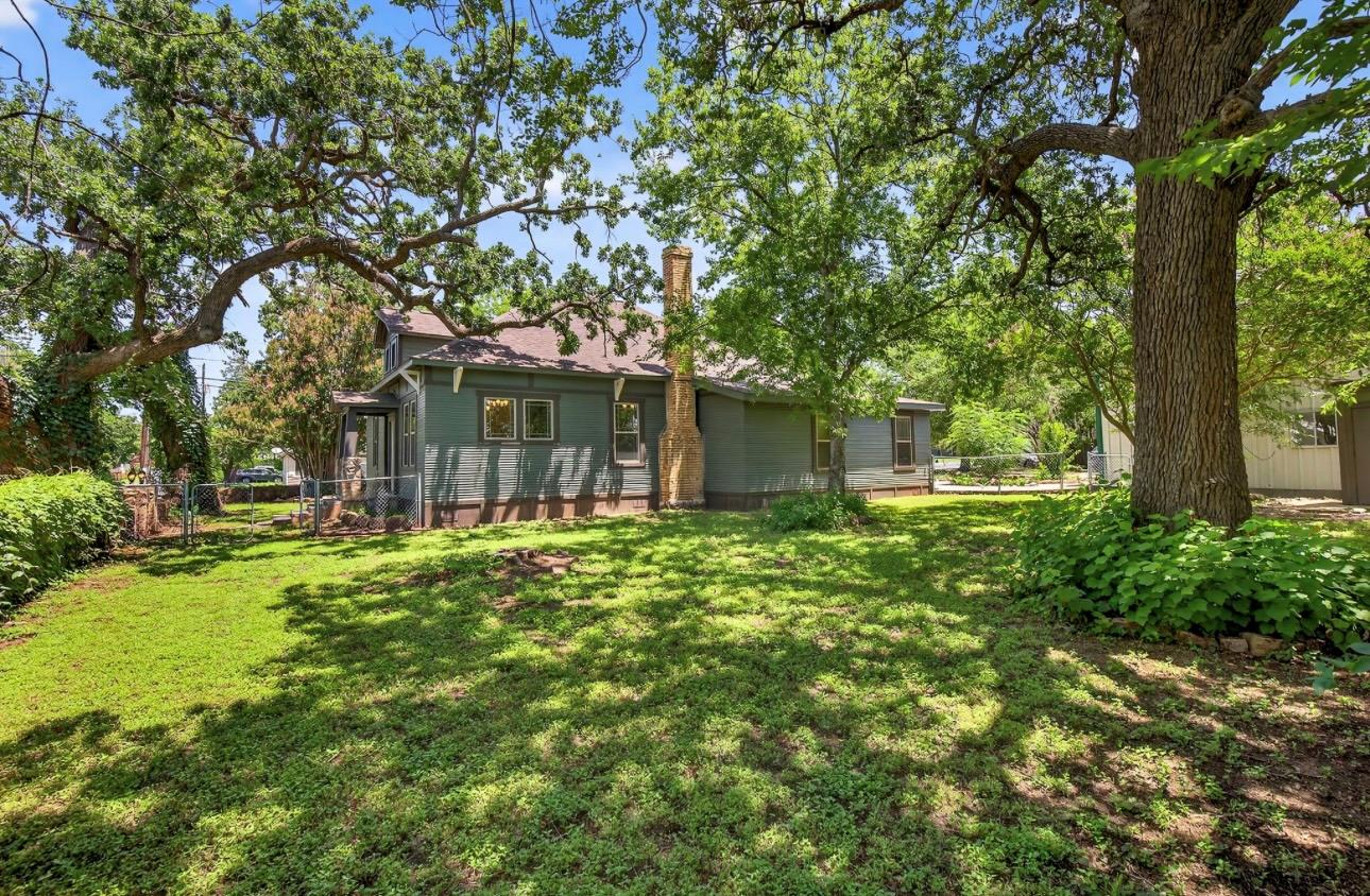 701 S Vandeveer St, Burnet, TX 78611