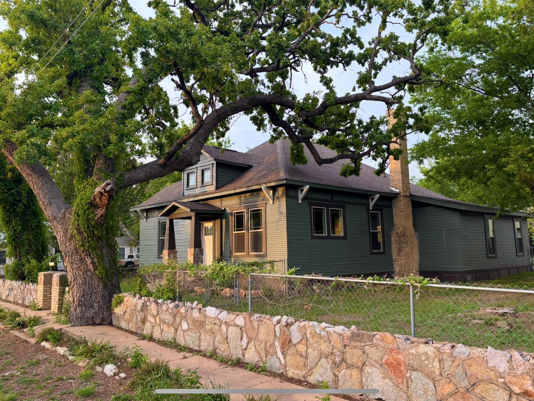 701 S Vandeveer St, Burnet, TX 78611