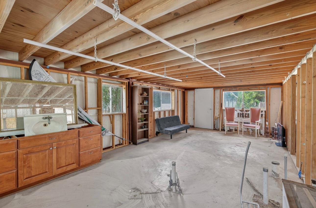701 S Vandeveer St, Burnet, TX 78611