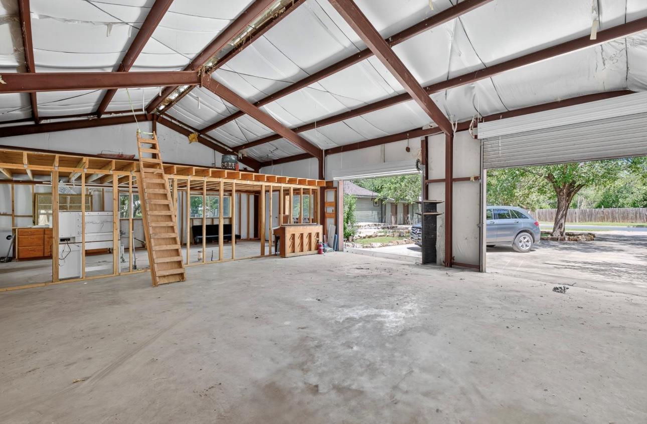 701 S Vandeveer St, Burnet, TX 78611