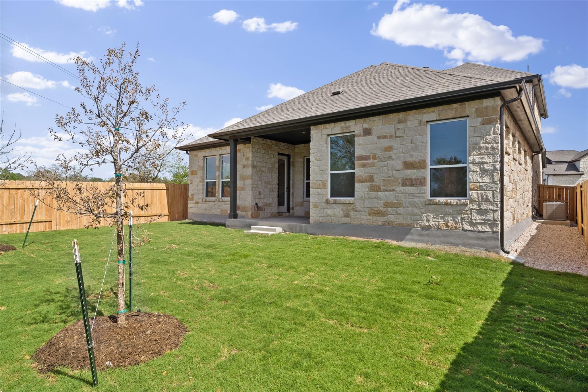 206 San Saba Dr, Buda, TX 78610