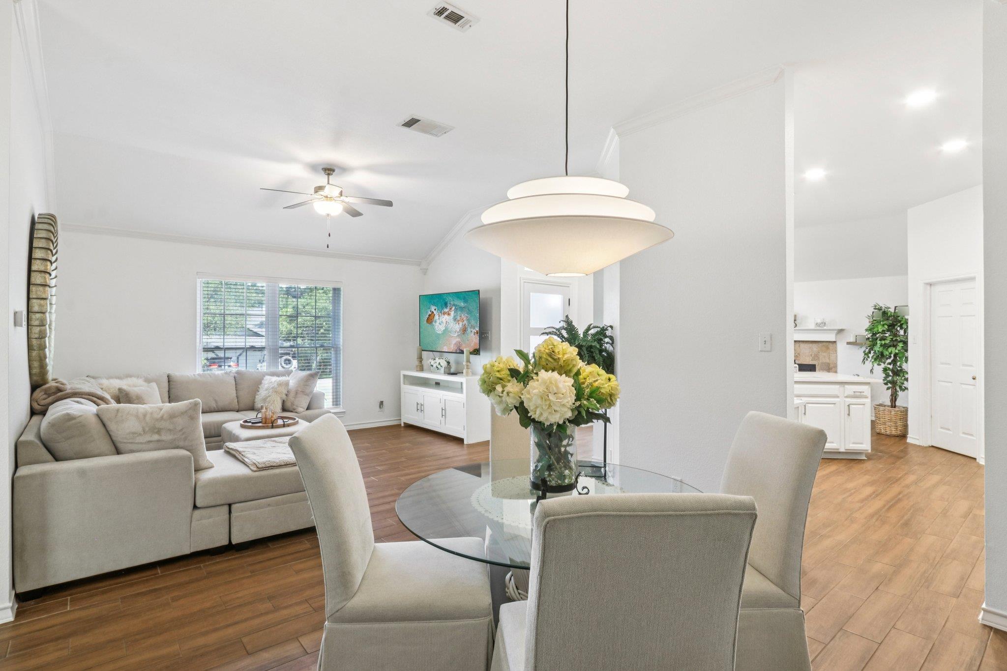 201 Sailmaster St, Lakeway, TX 78734