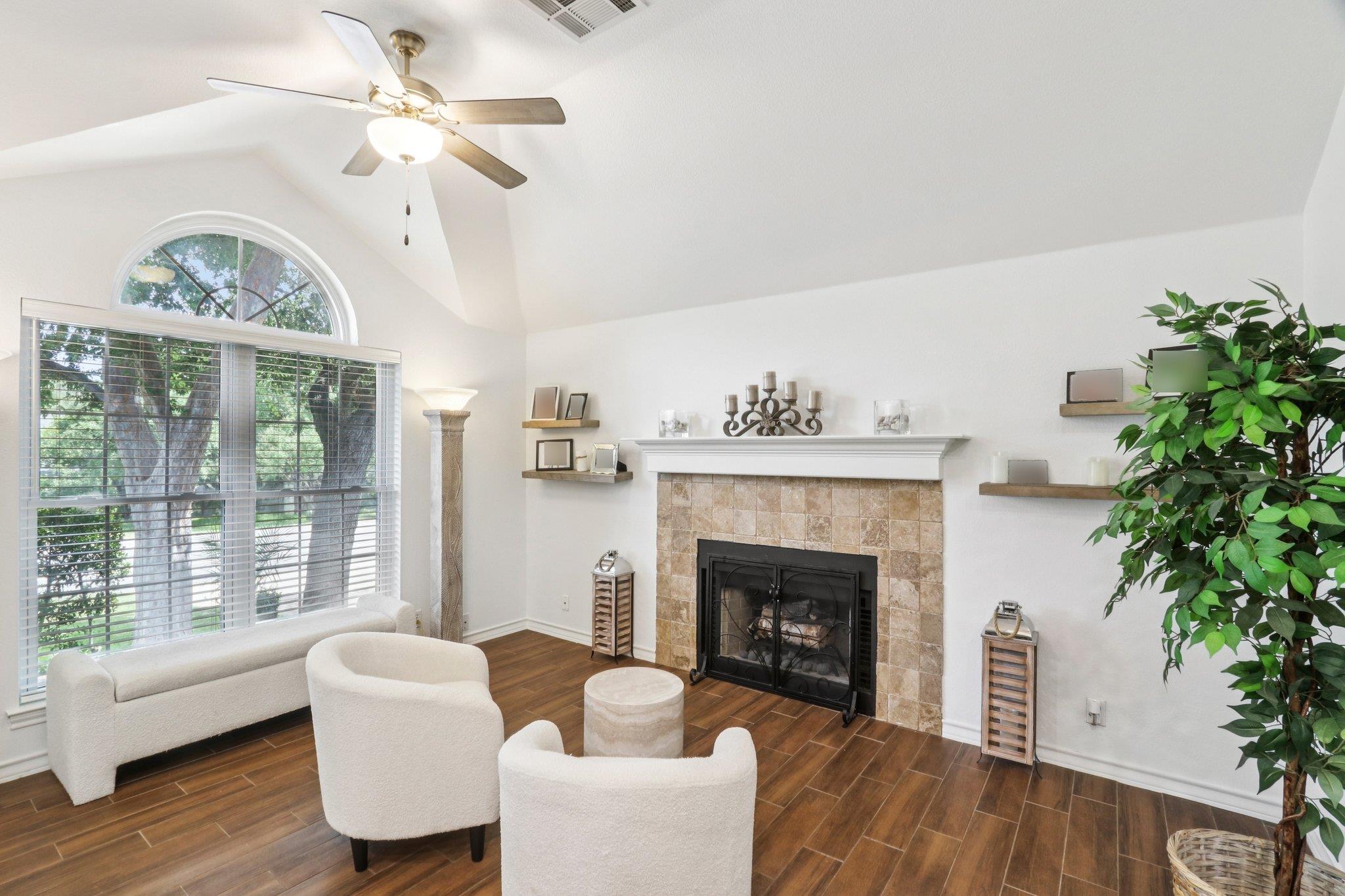 201 Sailmaster St, Lakeway, TX 78734