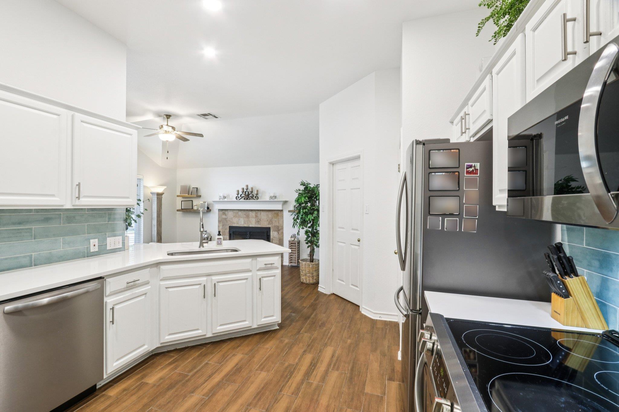 201 Sailmaster St, Lakeway, TX 78734