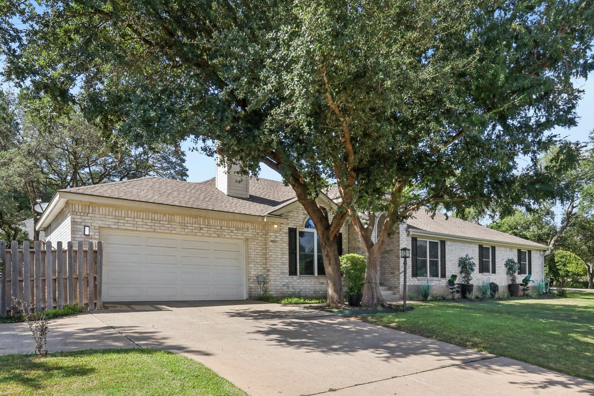 201 Sailmaster St, Lakeway, TX 78734